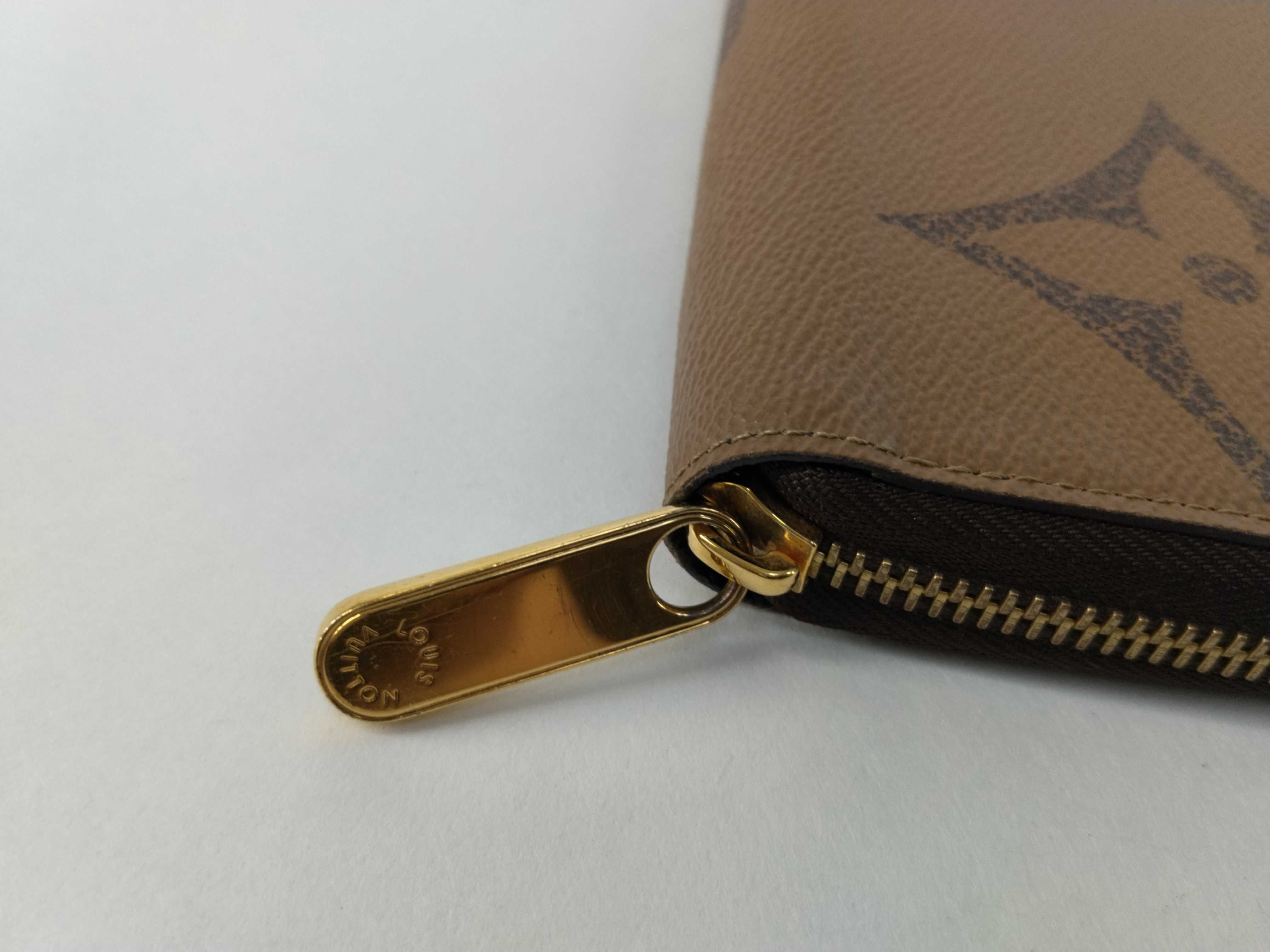 Monogram Louis Vuitton Monogram Giant Reverse Zippy Wallet M69353 LM2200 Wallet — view 6
