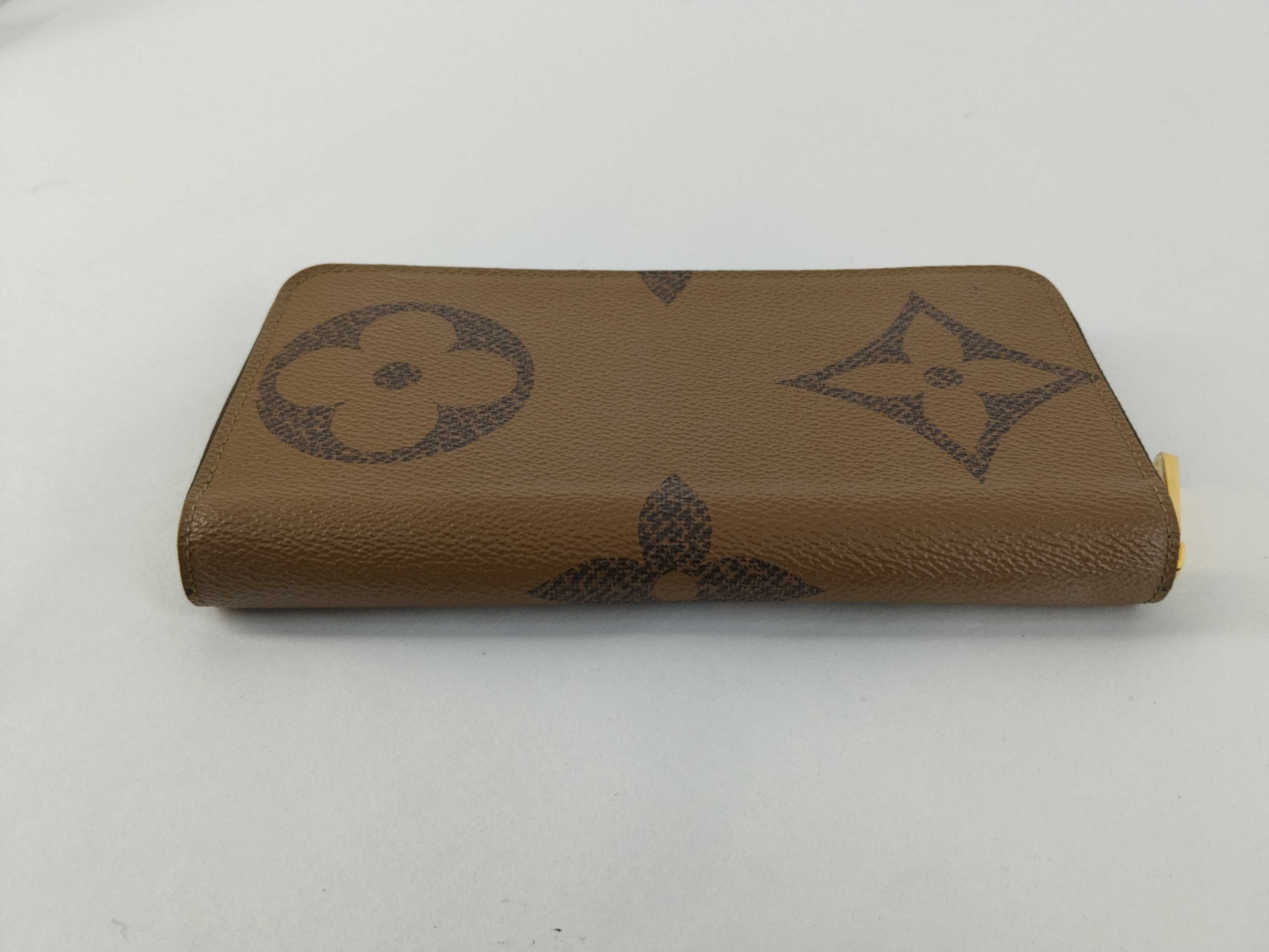 Monogram Louis Vuitton Monogram Giant Reverse Zippy Wallet M69353 LM2200 Wallet — view 8