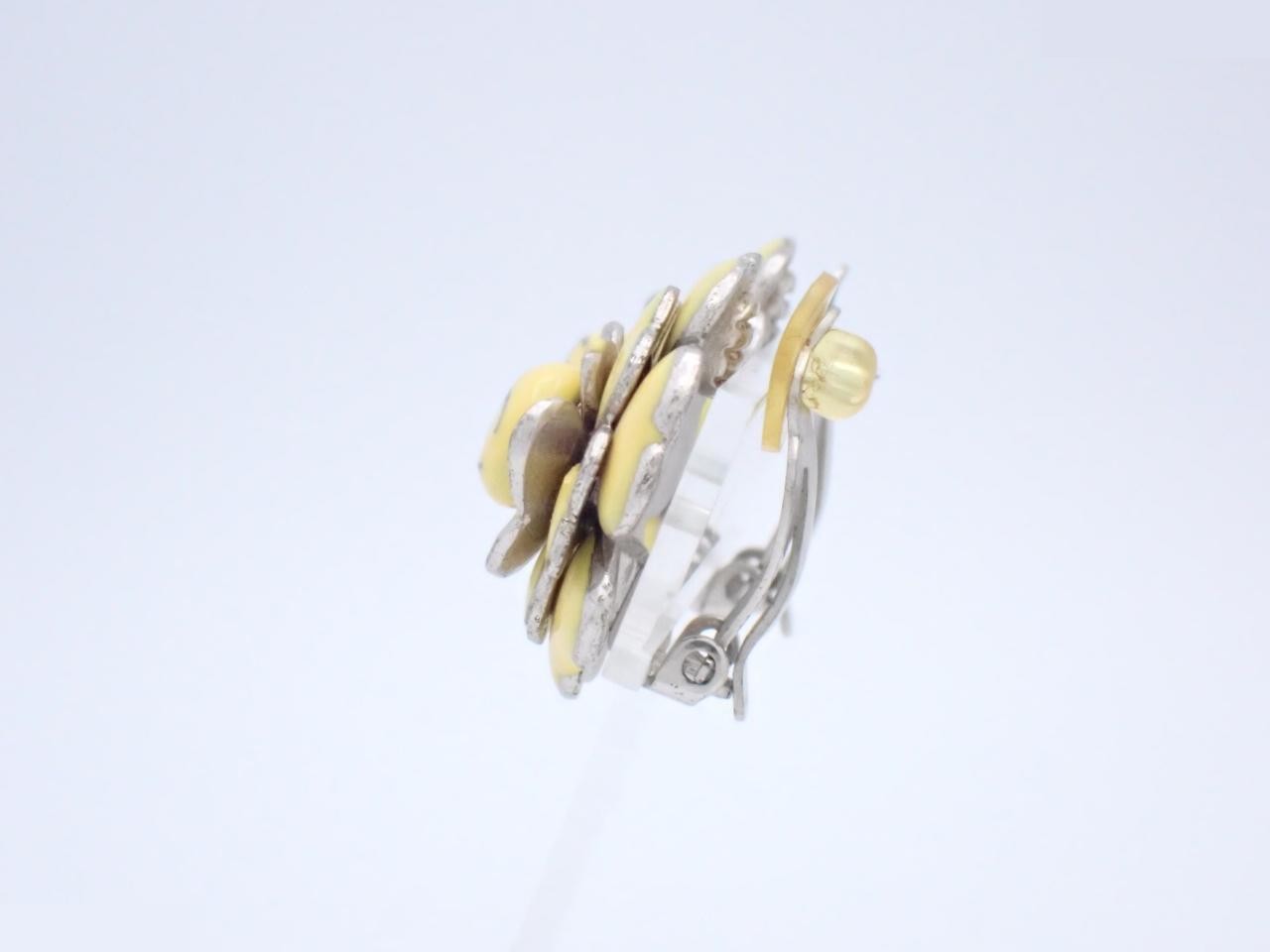 Flower earrings with Coco Chanel logo, yellow. — view 3
