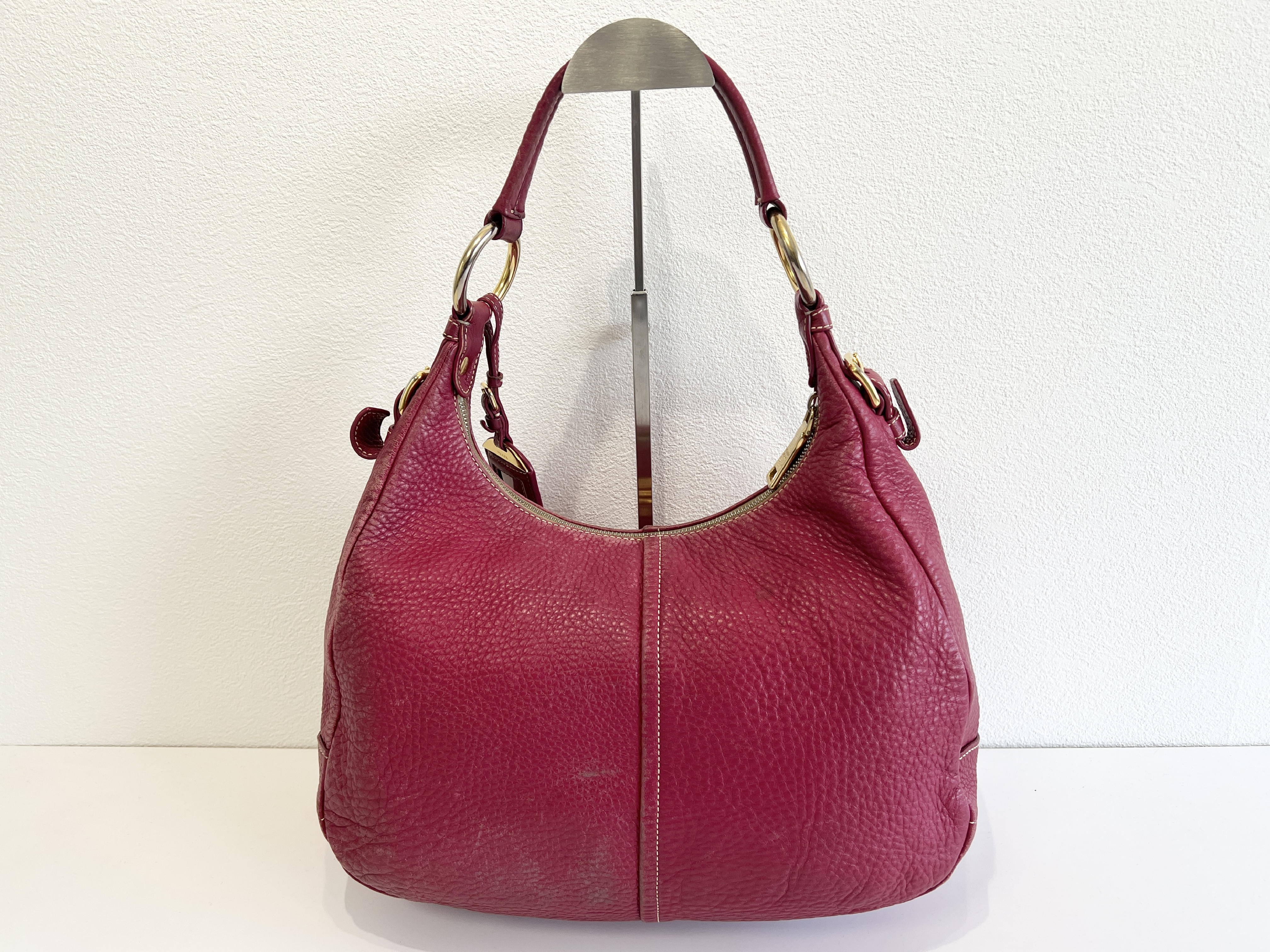 Vitello Daino Leather Logo Shoulder Bag (One-Shoulder Bag) — view 2