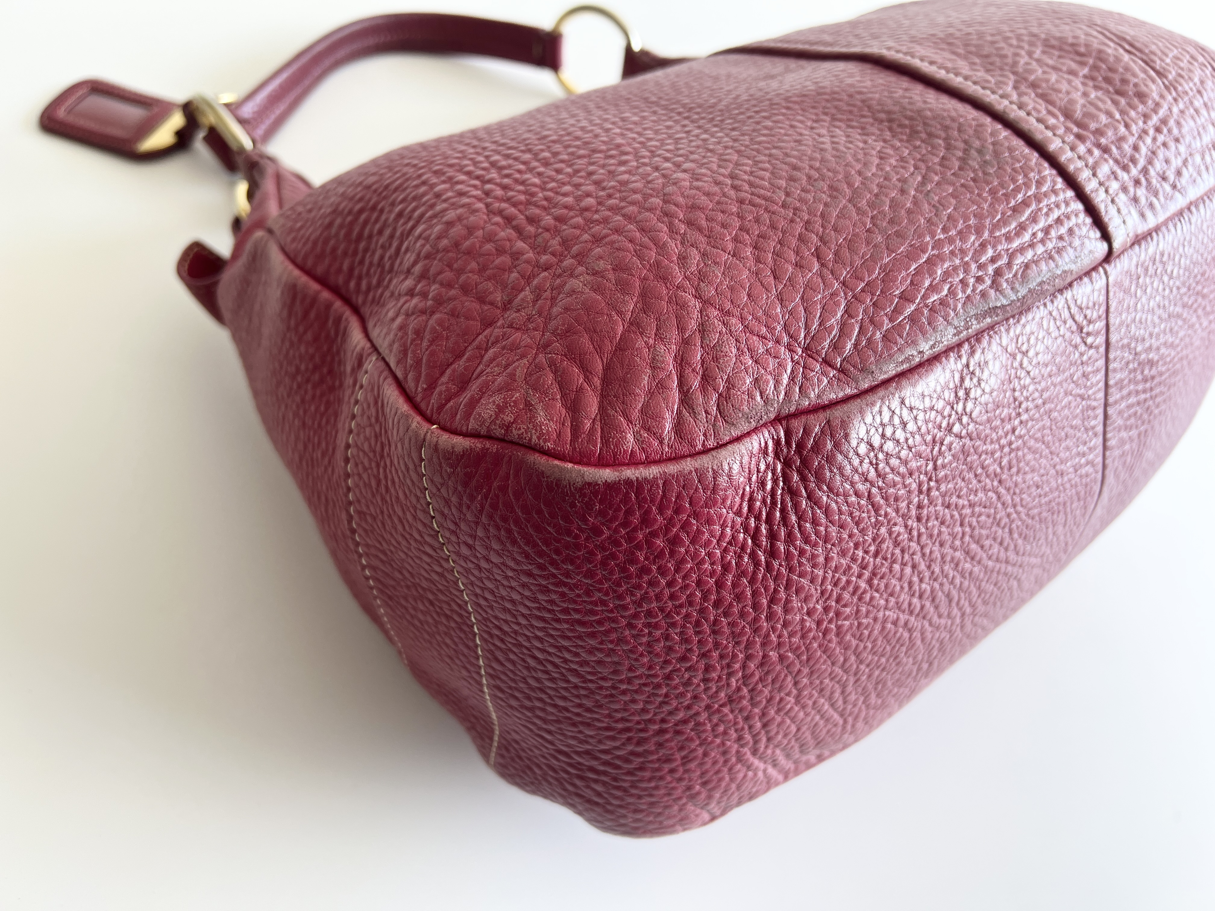 Vitello Daino Leather Logo Shoulder Bag (One-Shoulder Bag) — view 11