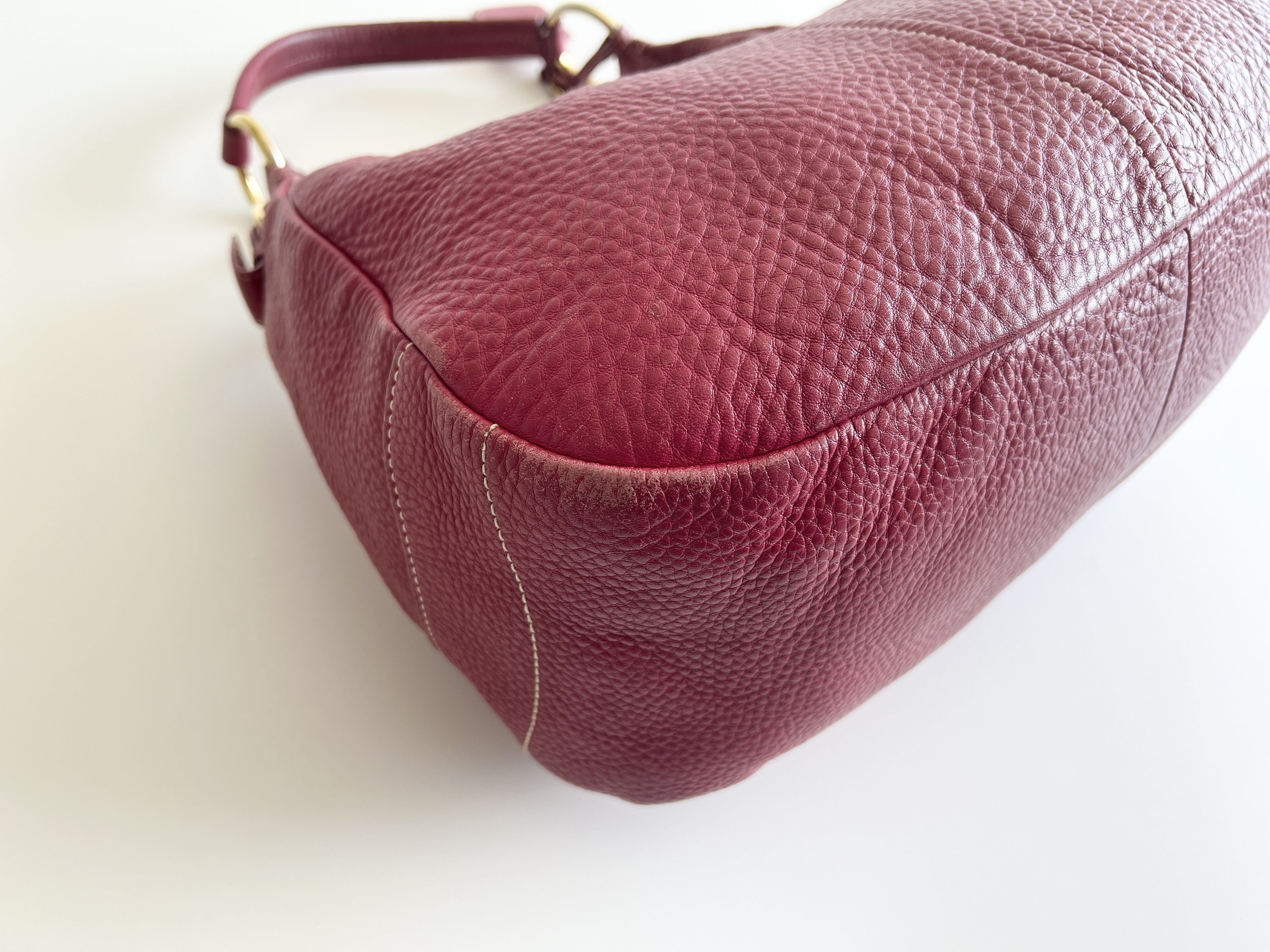 Vitello Daino Leather Logo Shoulder Bag (One-Shoulder Bag) — view 9