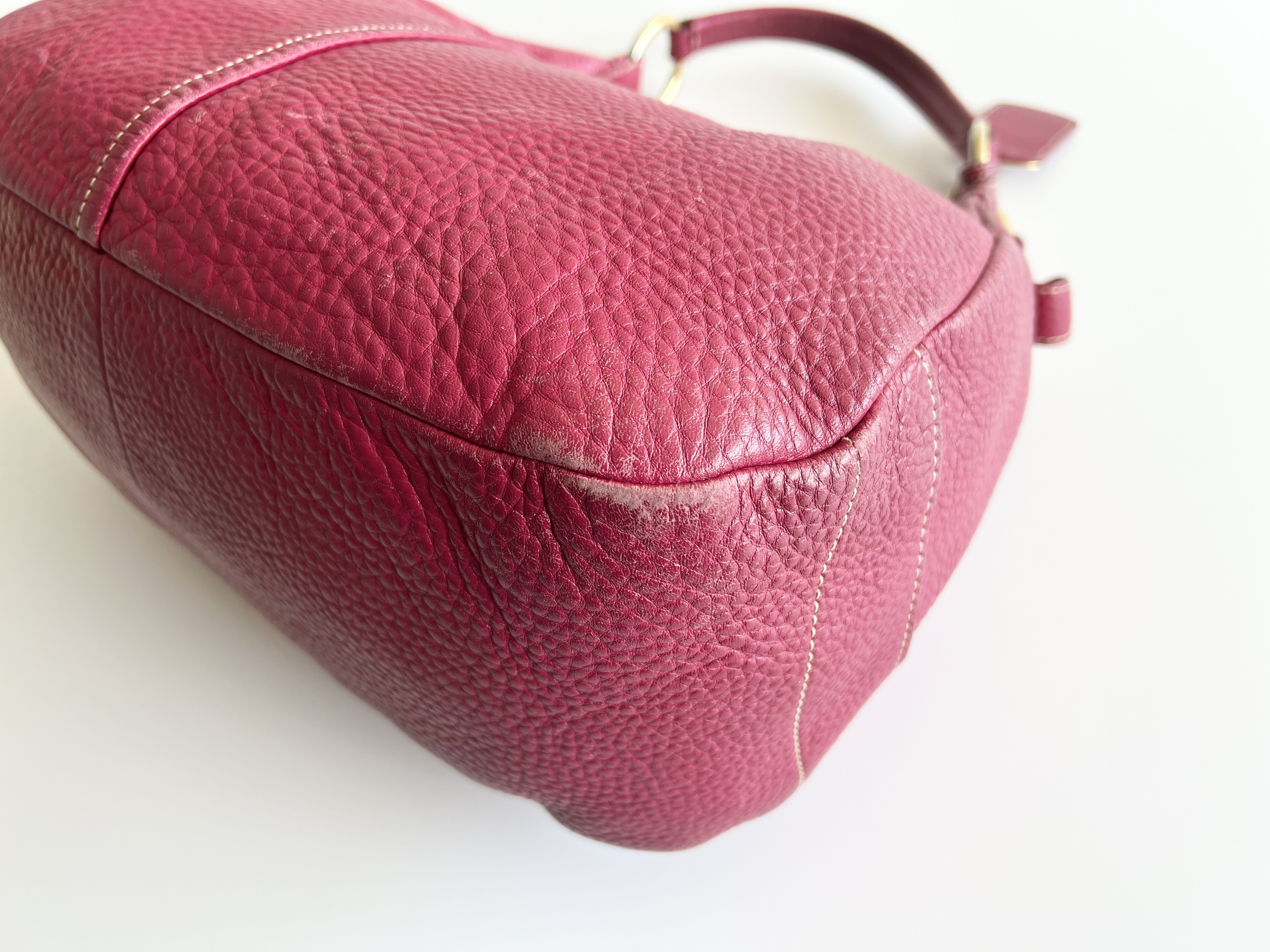 Vitello Daino Leather Logo Shoulder Bag (One-Shoulder Bag) — view 10
