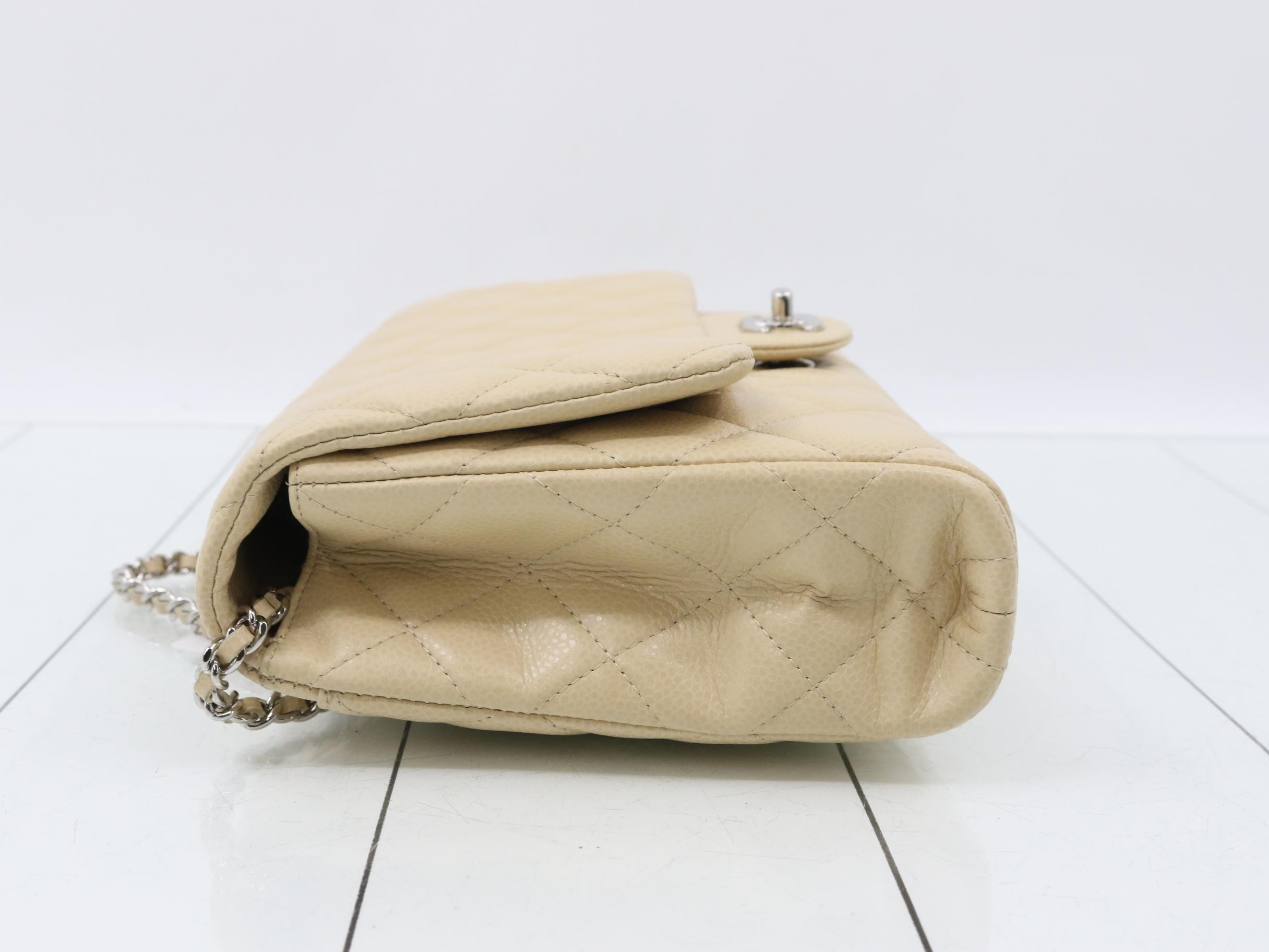 Caviar leather matelassé single chain shoulder bag, beige, silver hardware. — view 4