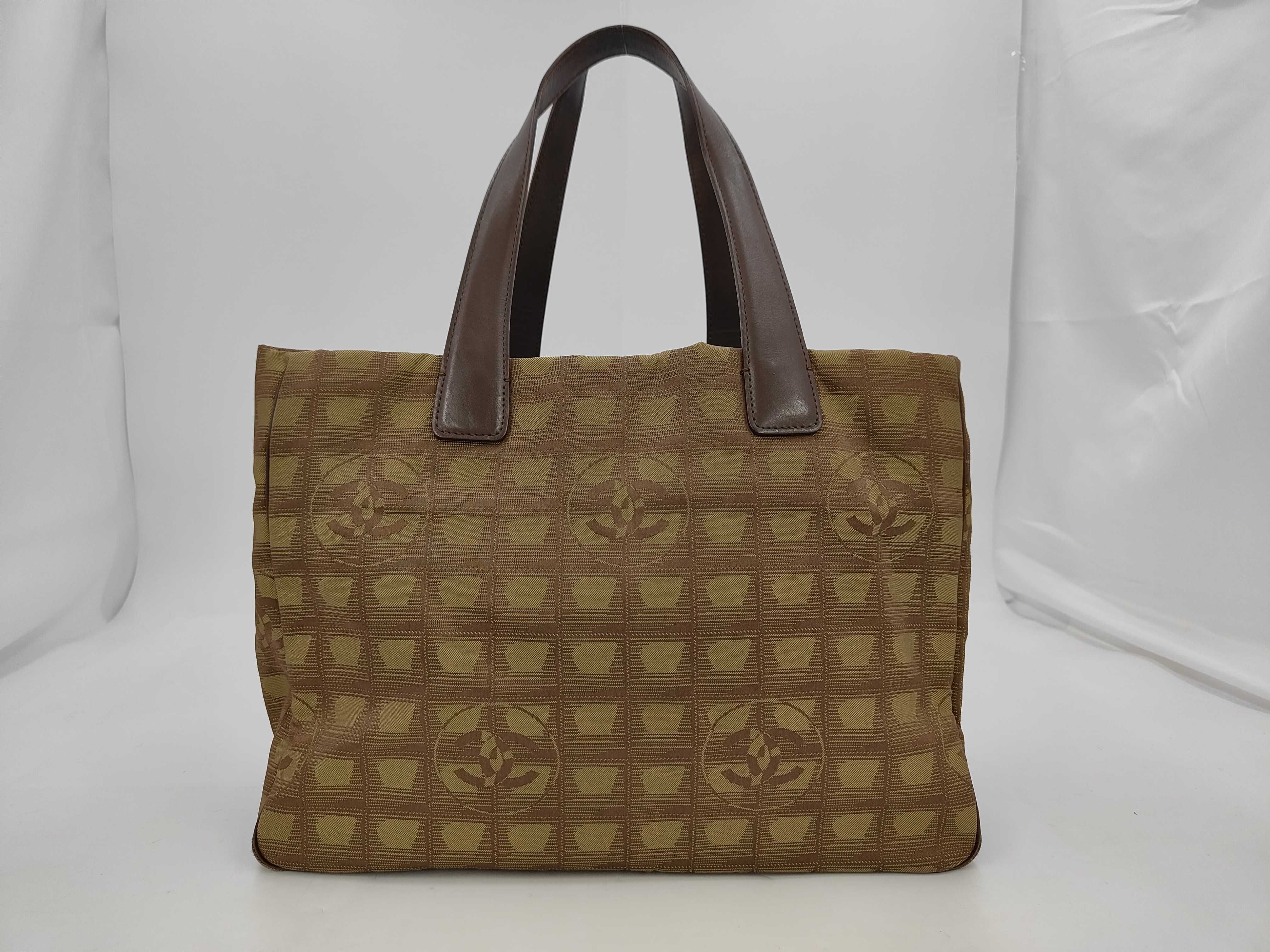A15991 New Travel Line Tote MM Nylon Khaki Tote Bag