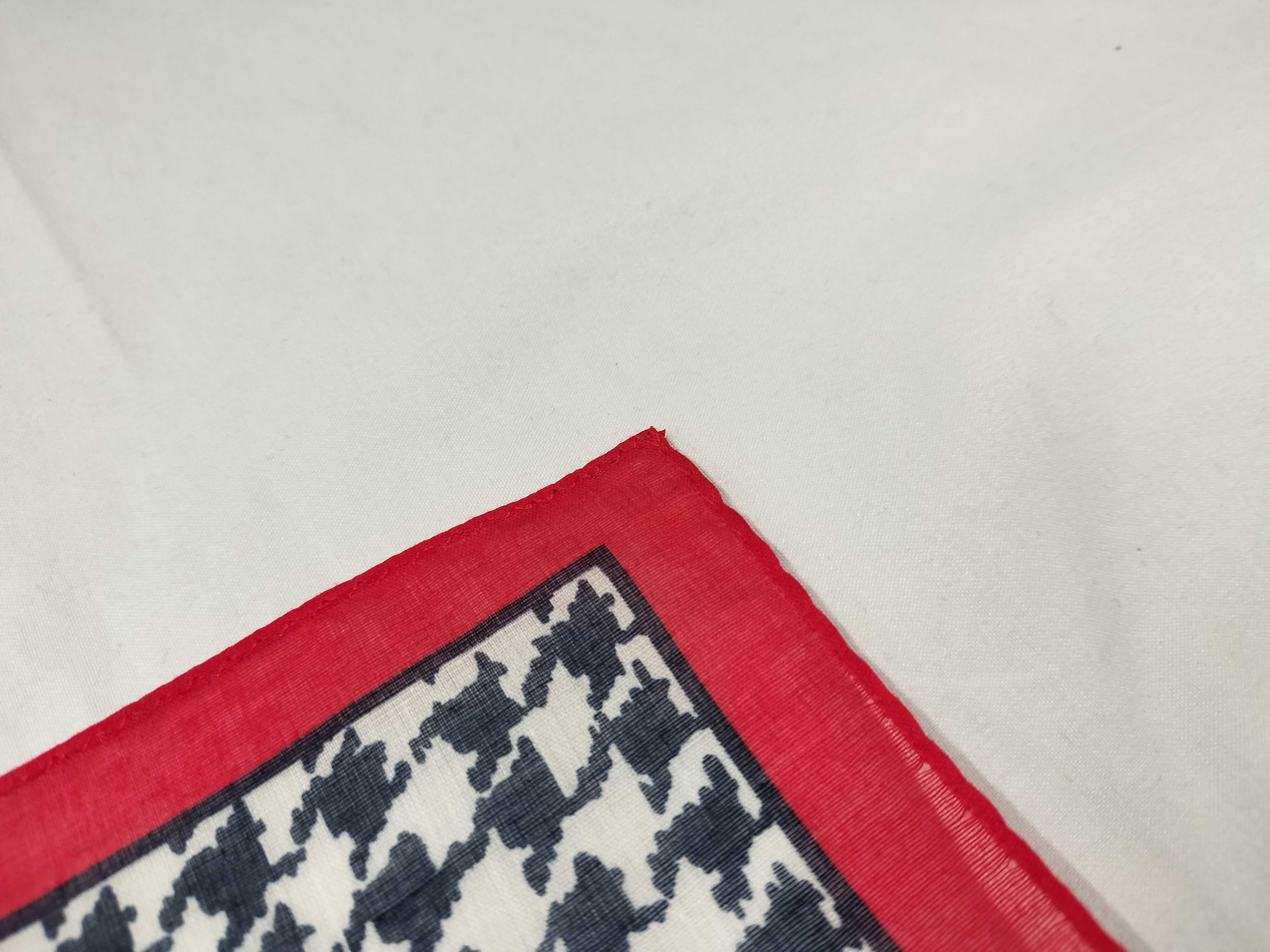 handkerchief scarf with sticker, houndstooth pattern, chain, and other accessories. — view 7