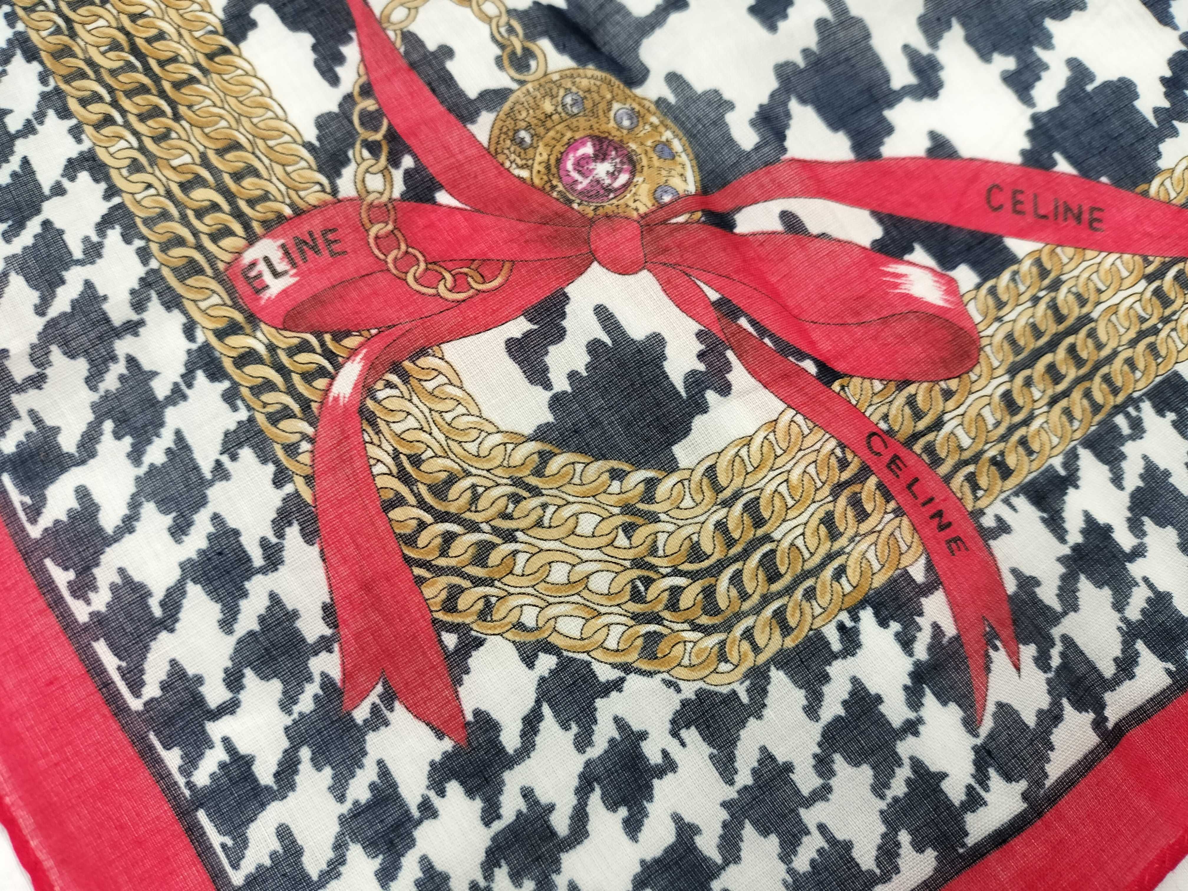 handkerchief scarf with sticker, houndstooth pattern, chain, and other accessories. — view 8