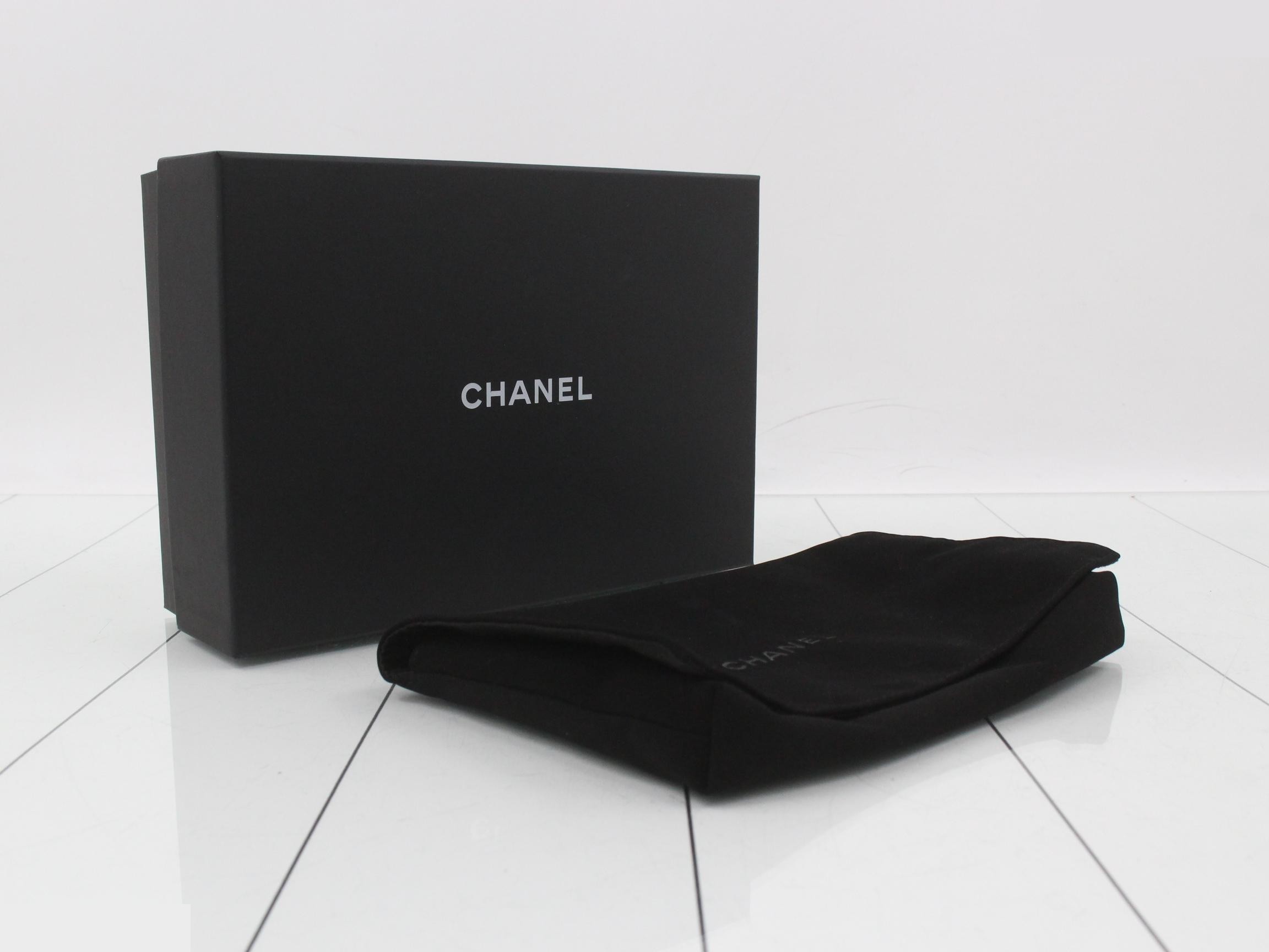 Caviar skin chain shoulder bag and chain wallet — view 5