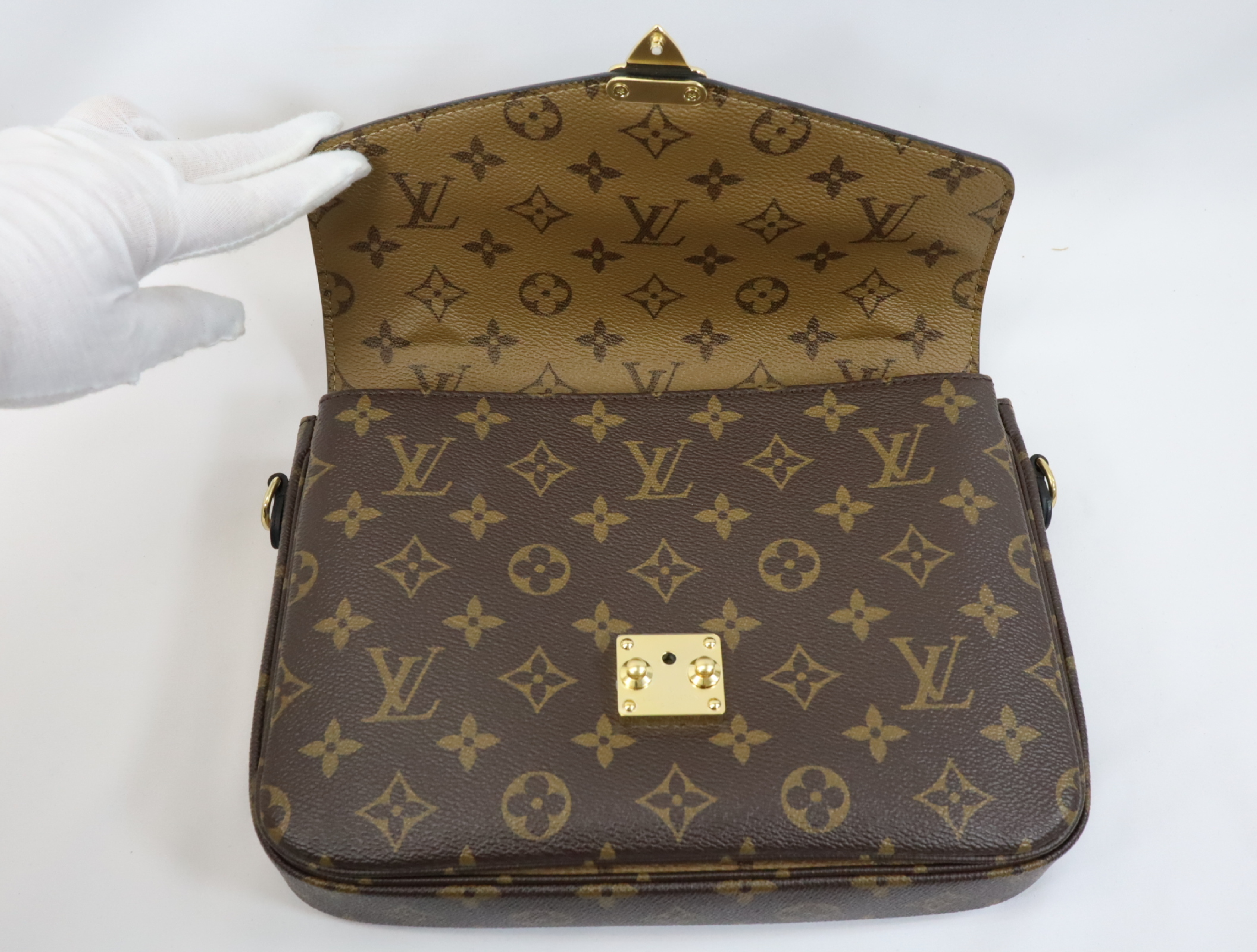 Monogram Reverse Pochette Metis MM M44876 Shoulder Bag (RFID detected) — view 13