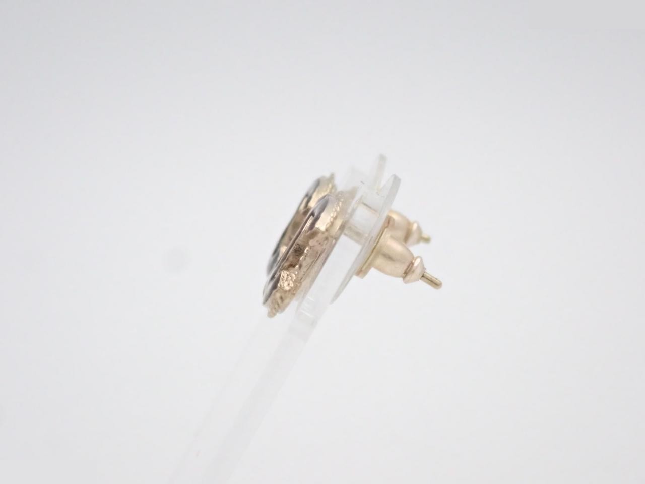 earrings, size 12A, Coco Mark design, gold, 1.5cm wide. — view 3