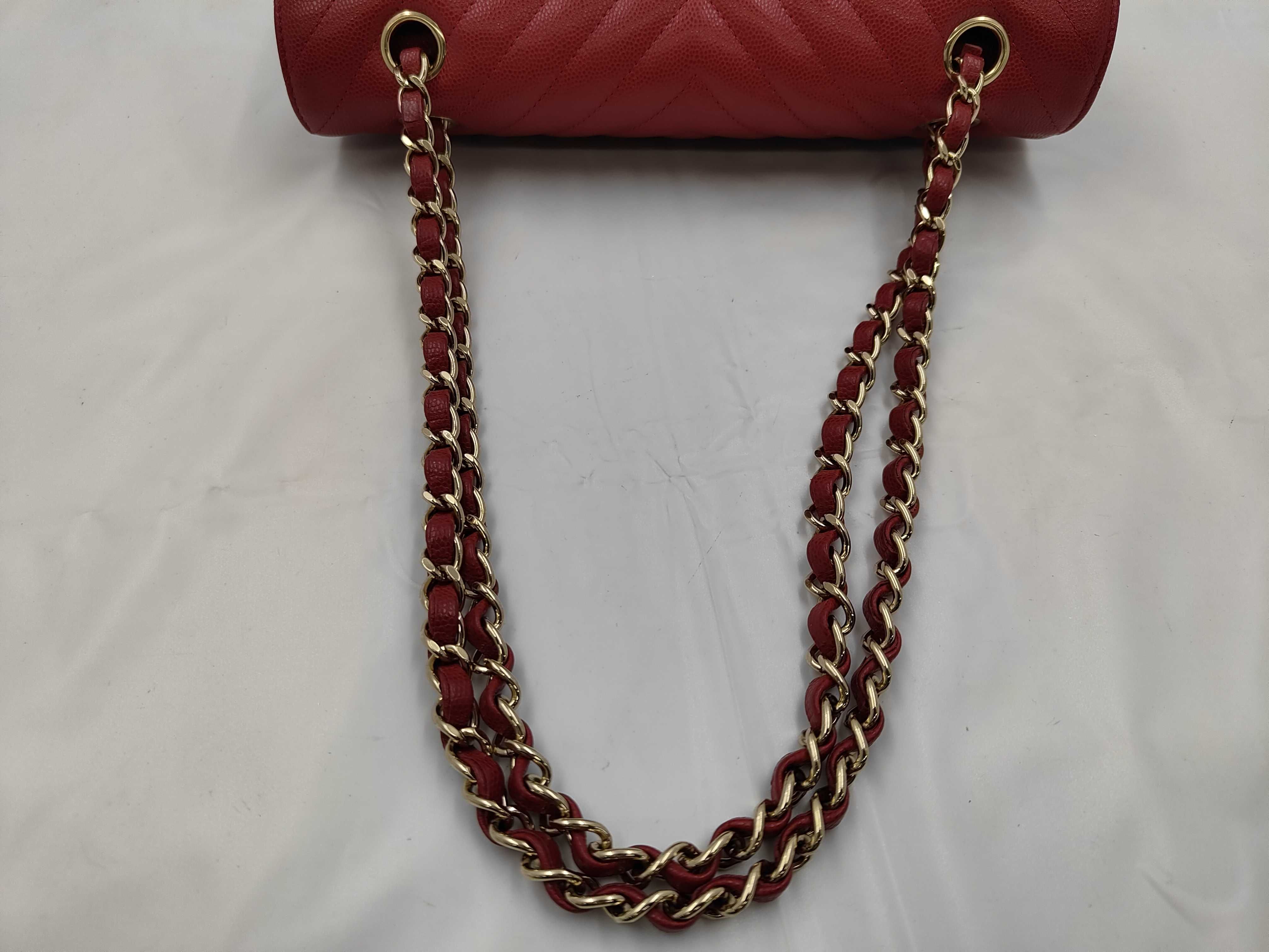 Matelassé 25 Double Flap V-Stitch Caviar Red Chain Shoulder Bag — view 3
