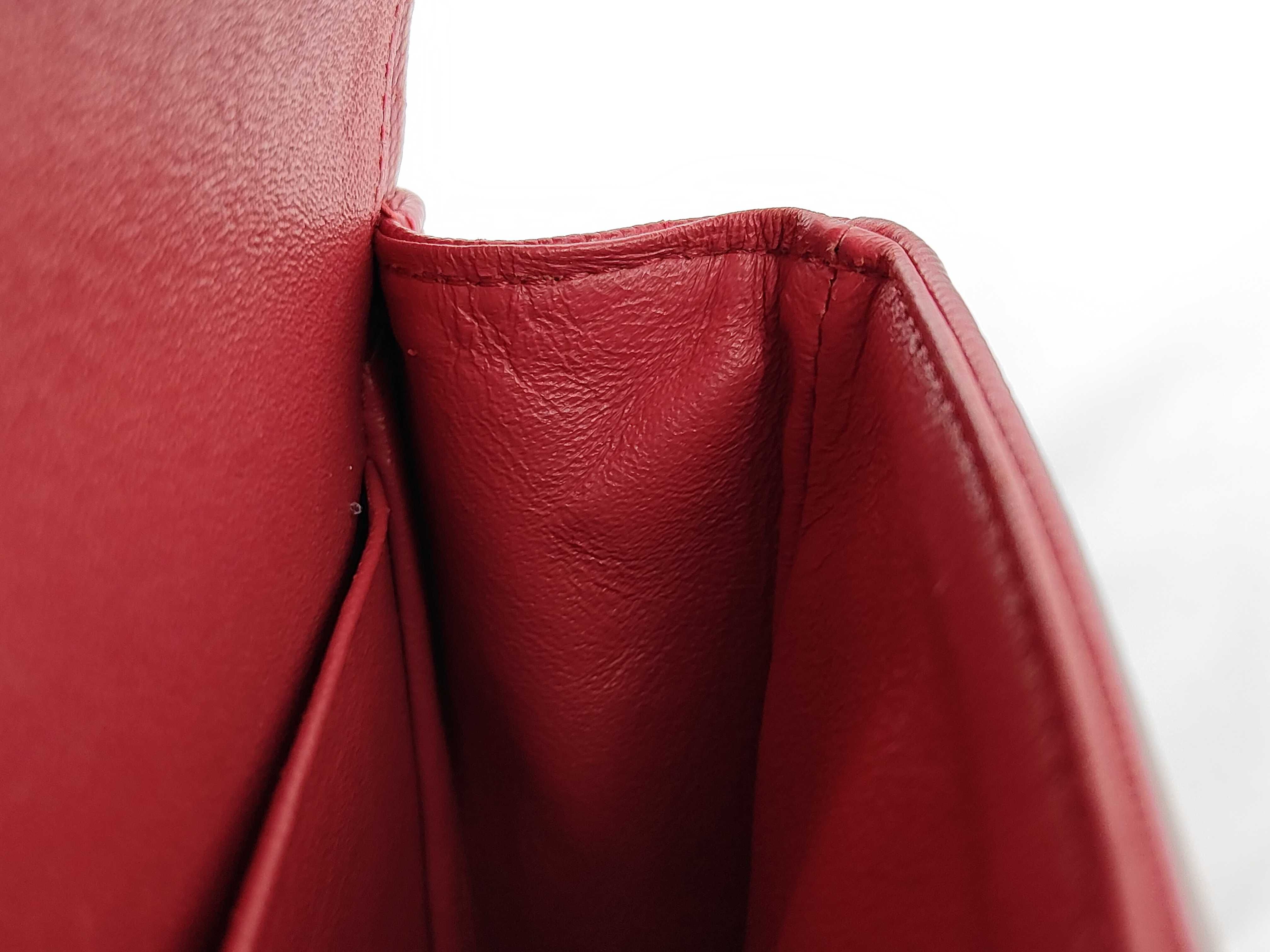 Matelassé 25 Double Flap V-Stitch Caviar Red Chain Shoulder Bag — view 9