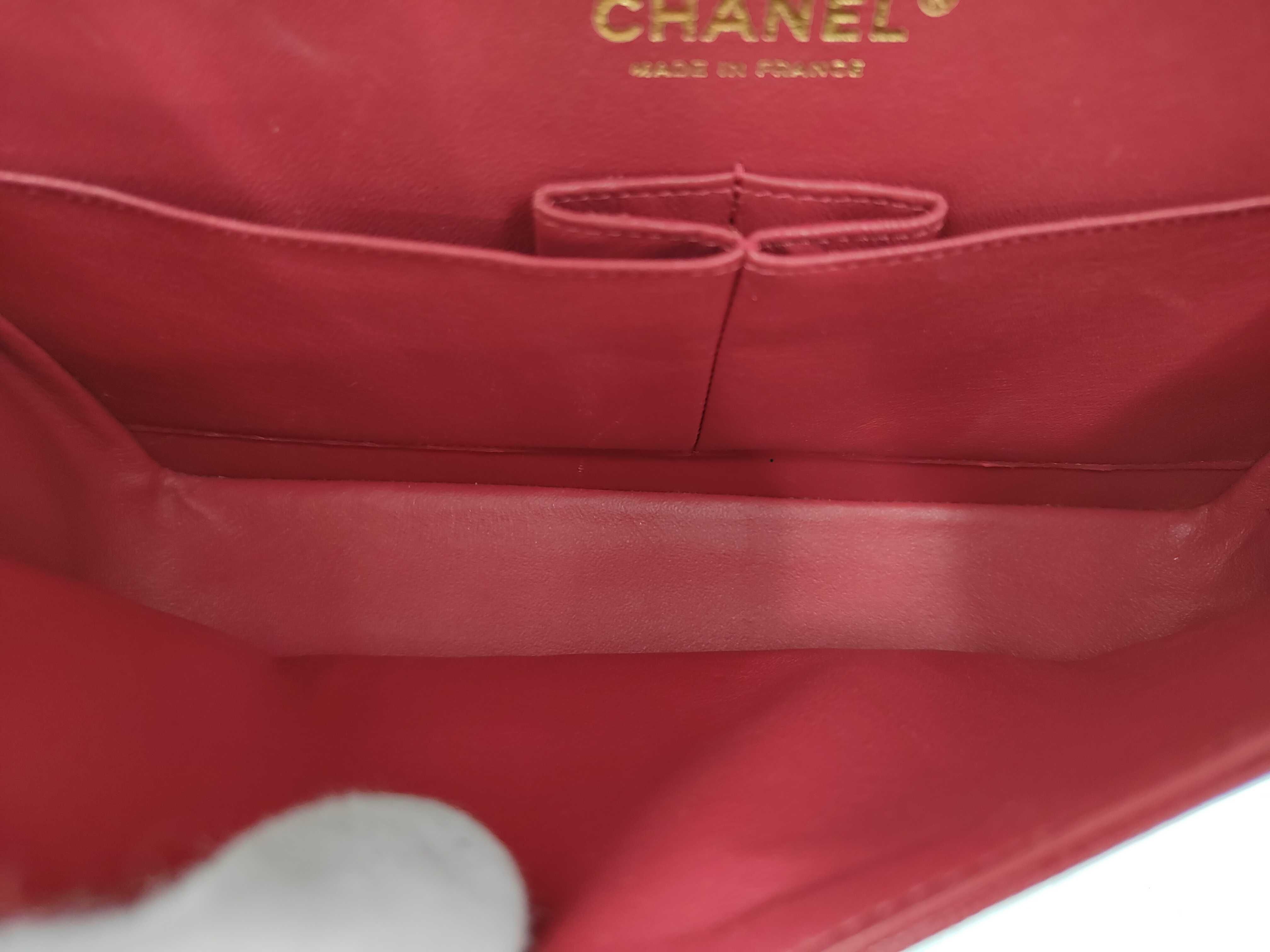 Matelassé 25 Double Flap V-Stitch Caviar Red Chain Shoulder Bag — view 10