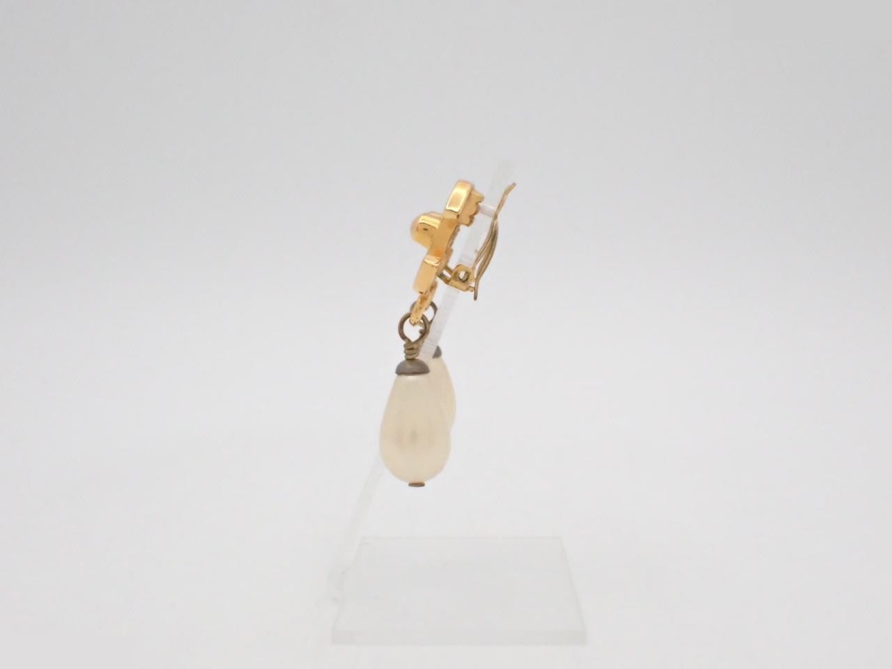 Coco Mark Turnlock Pearl Swing Earrings — view 3