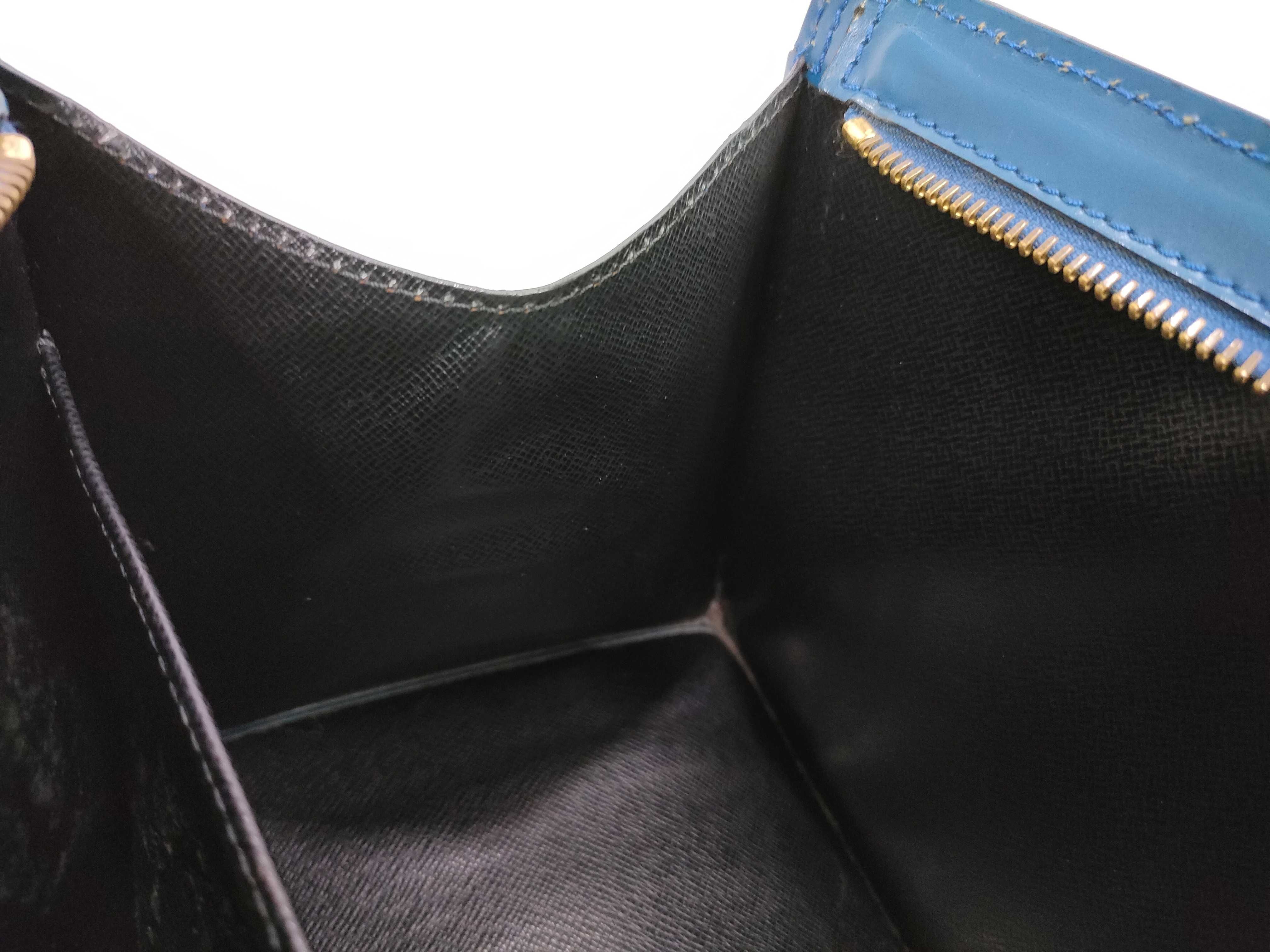 Epi Sac Triangle Handbag — view 9