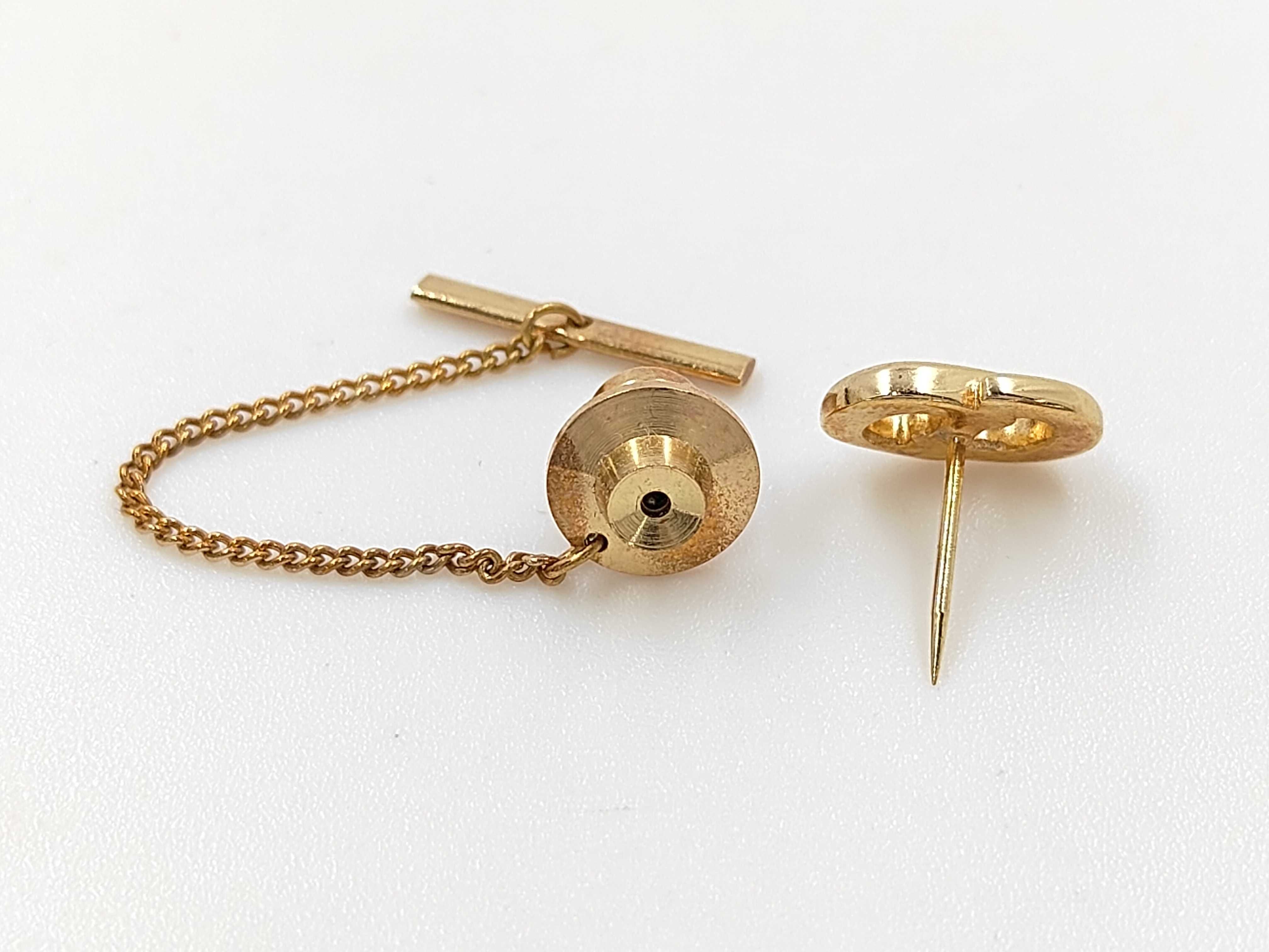 pin badge brooch — view 2