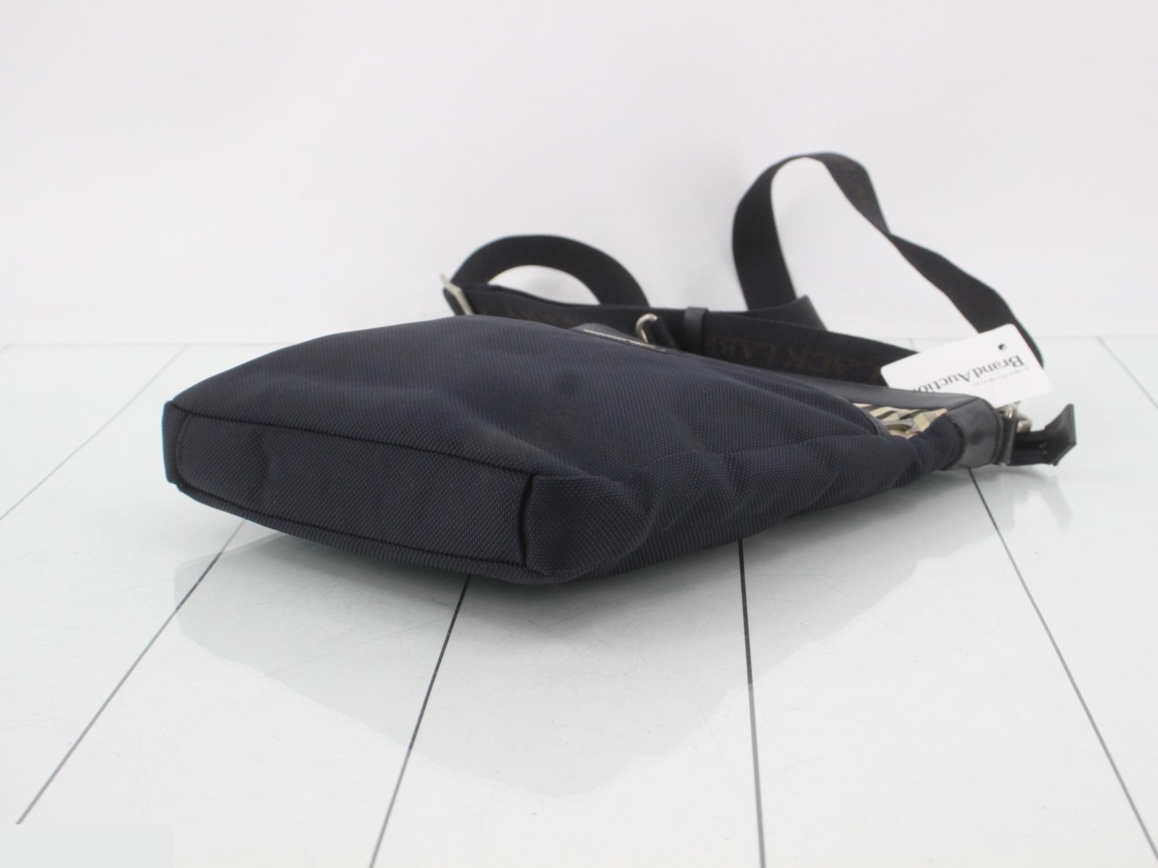 Black Label Nova Check Shoulder Bag — view 6