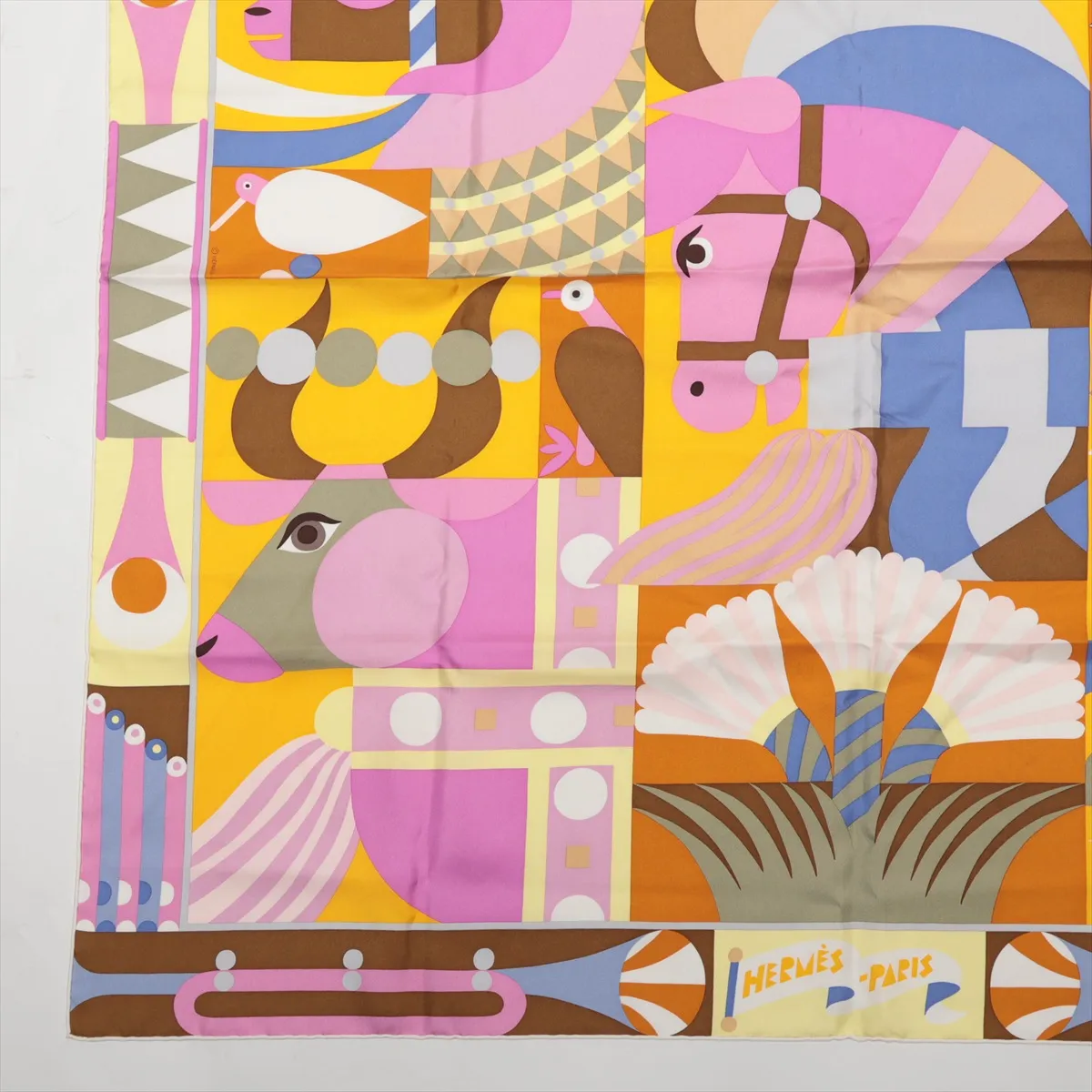 Carre 90 Parade en Fanfare Scarf Silk Pink x Yellow Thread — view 5