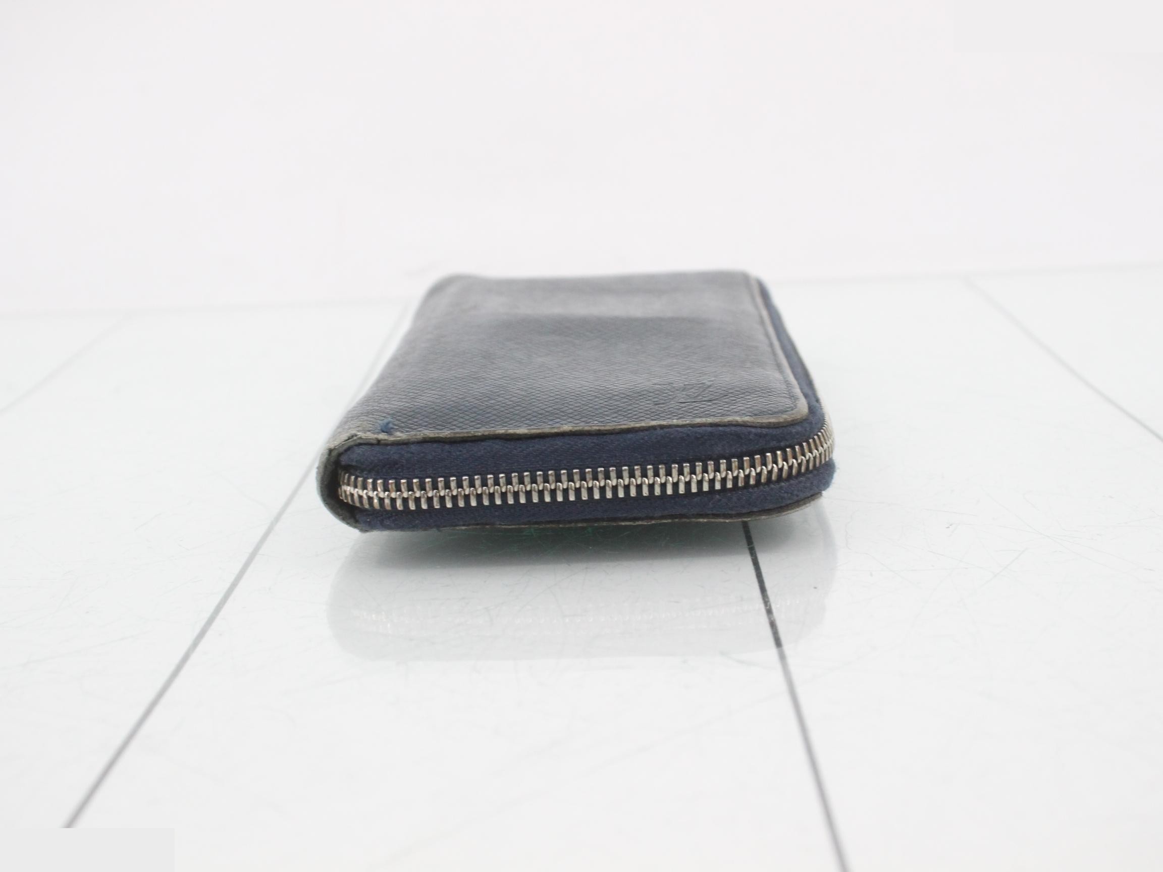 Taiga Zippy Wallet Vertical Round Zipper Long Wallet — view 3