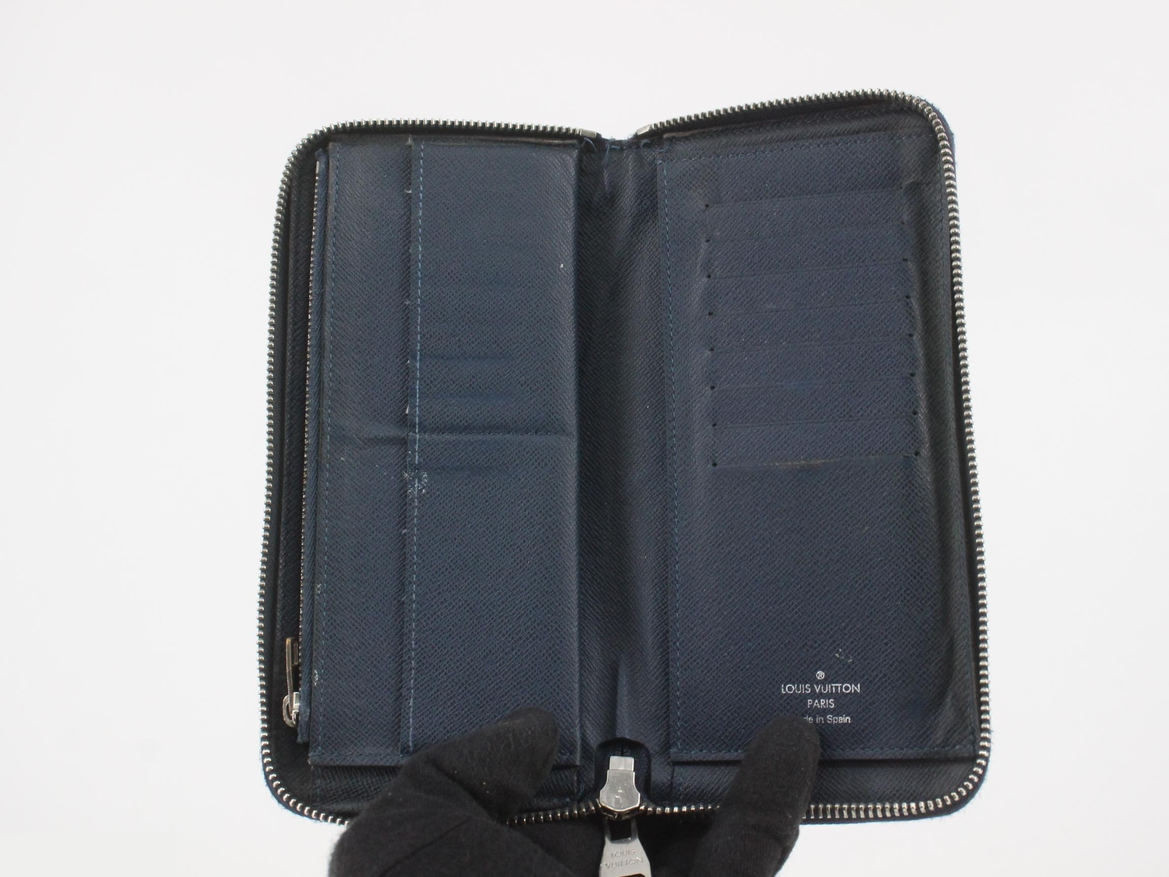 Taiga Zippy Wallet Vertical Round Zipper Long Wallet — view 4