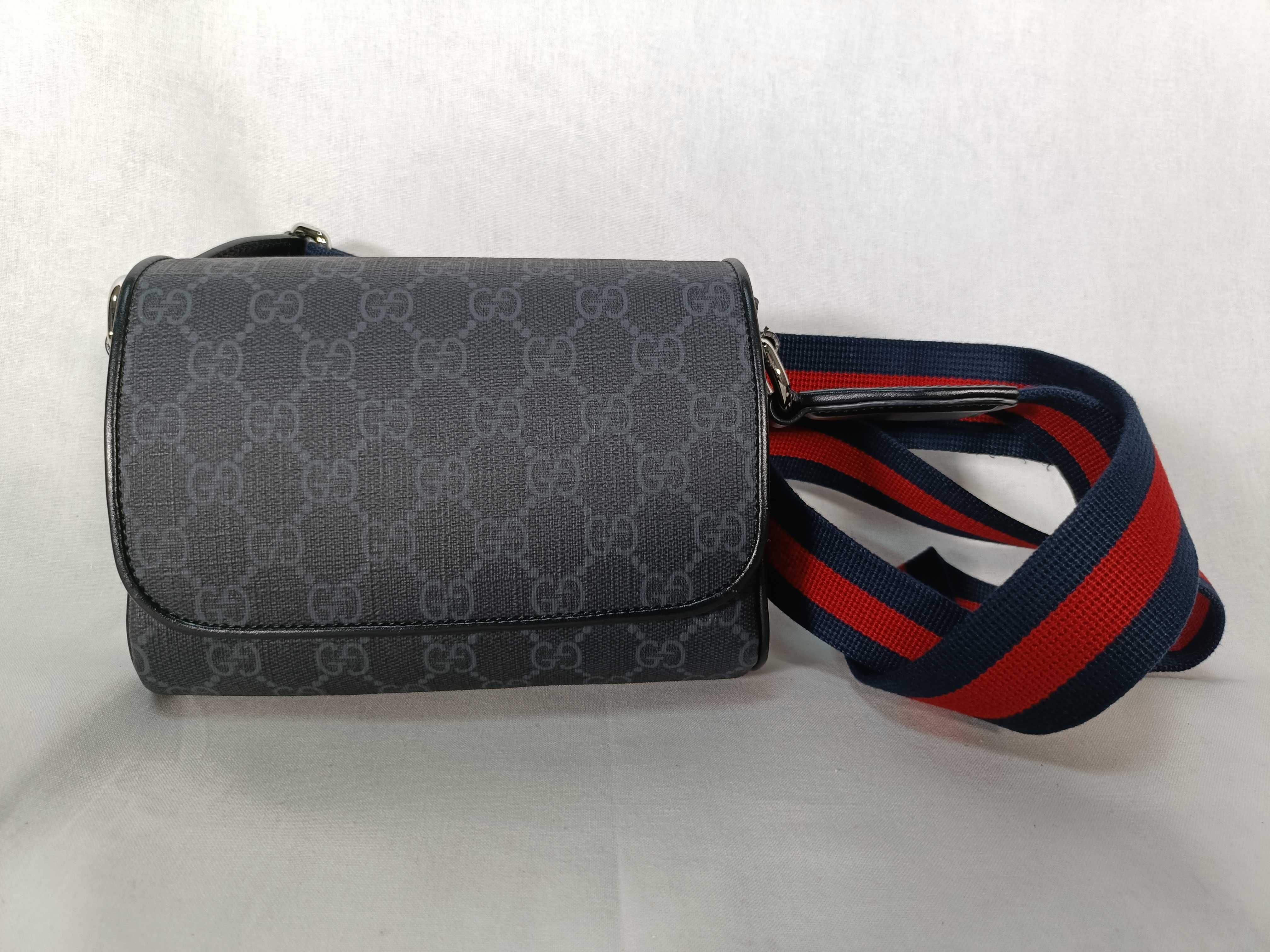 GG Supreme Shoulder Bag