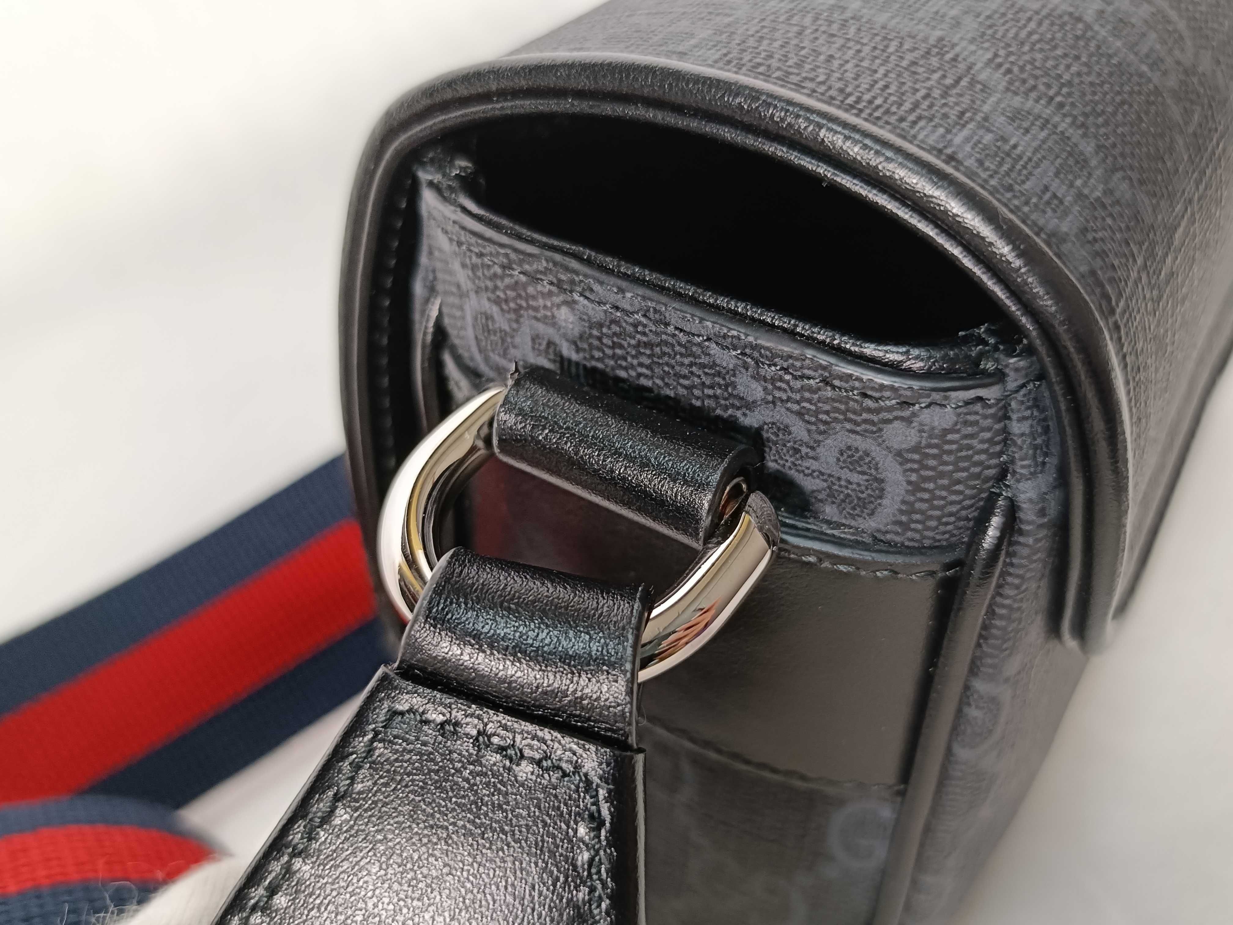 GG Supreme Shoulder Bag — view 5