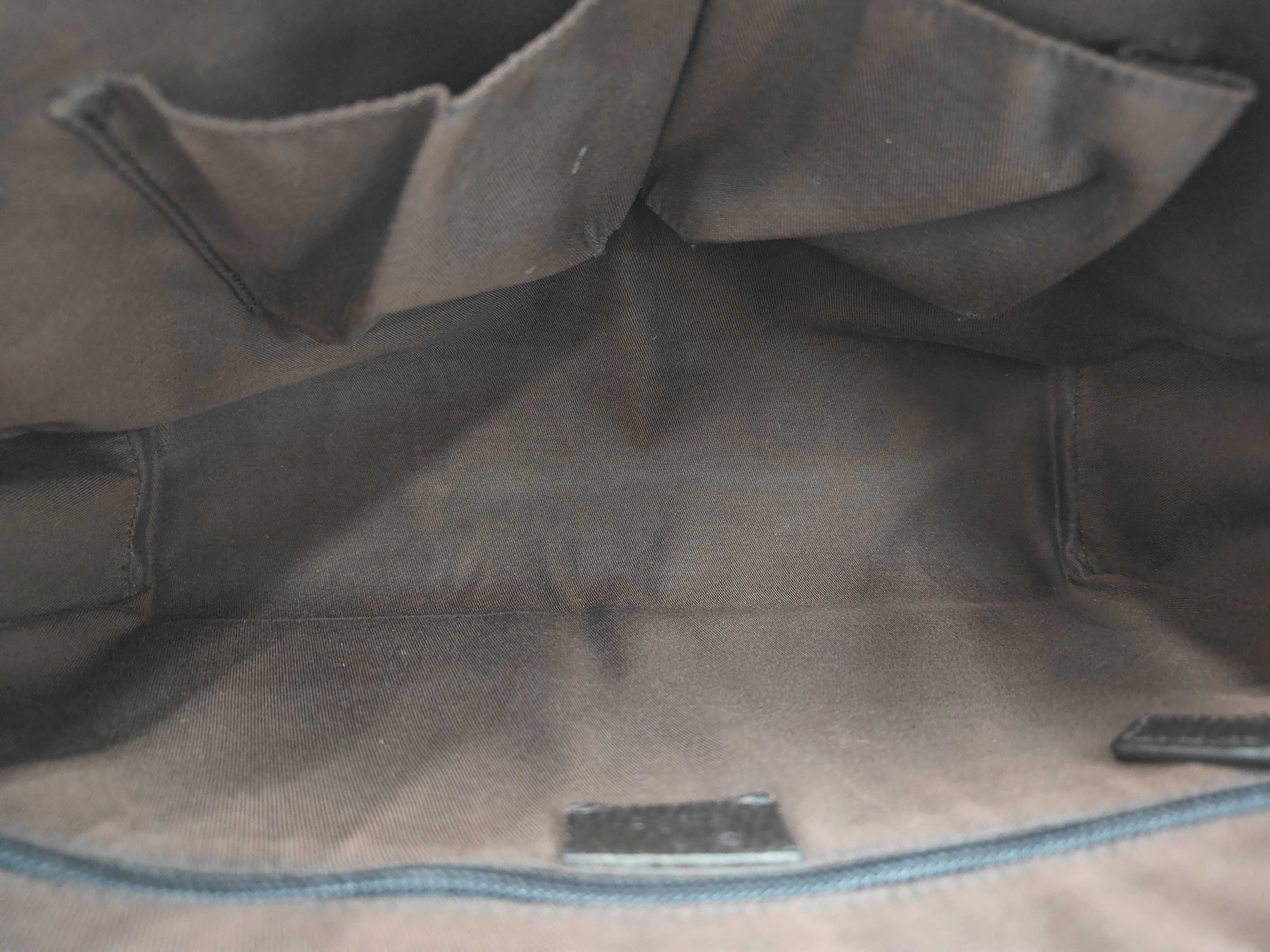 GG Supreme Canvas Messenger Bag (Shoulder Bag) — view 8