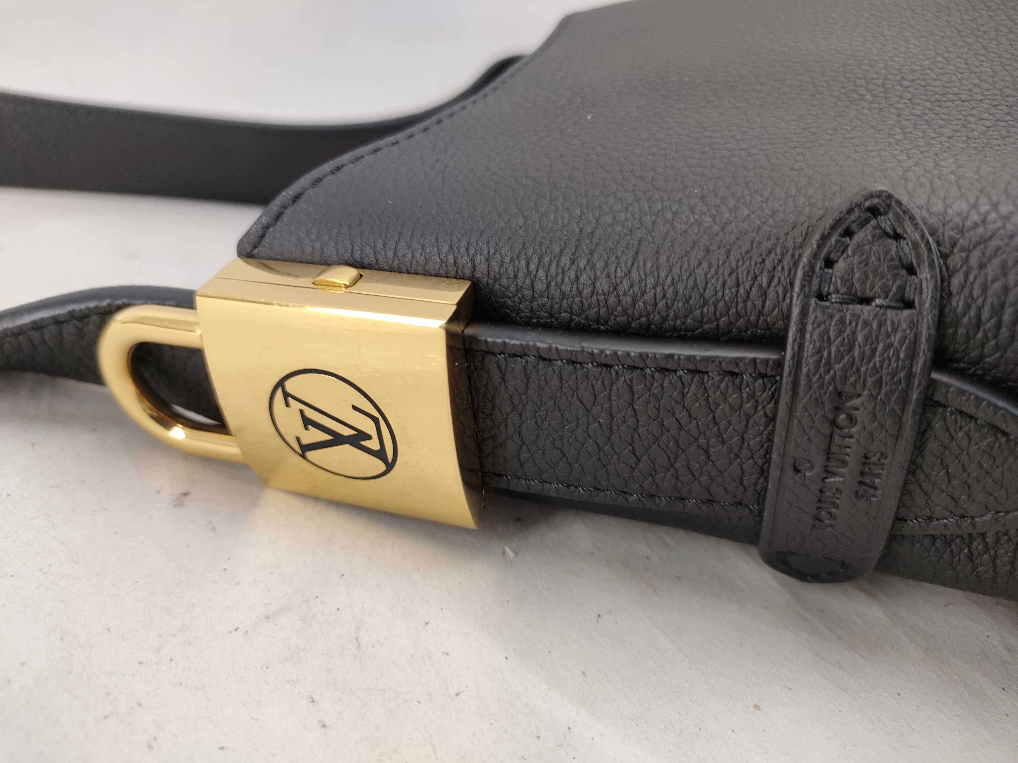 Low Key Hobo PM Leather Shoulder Bag — view 6