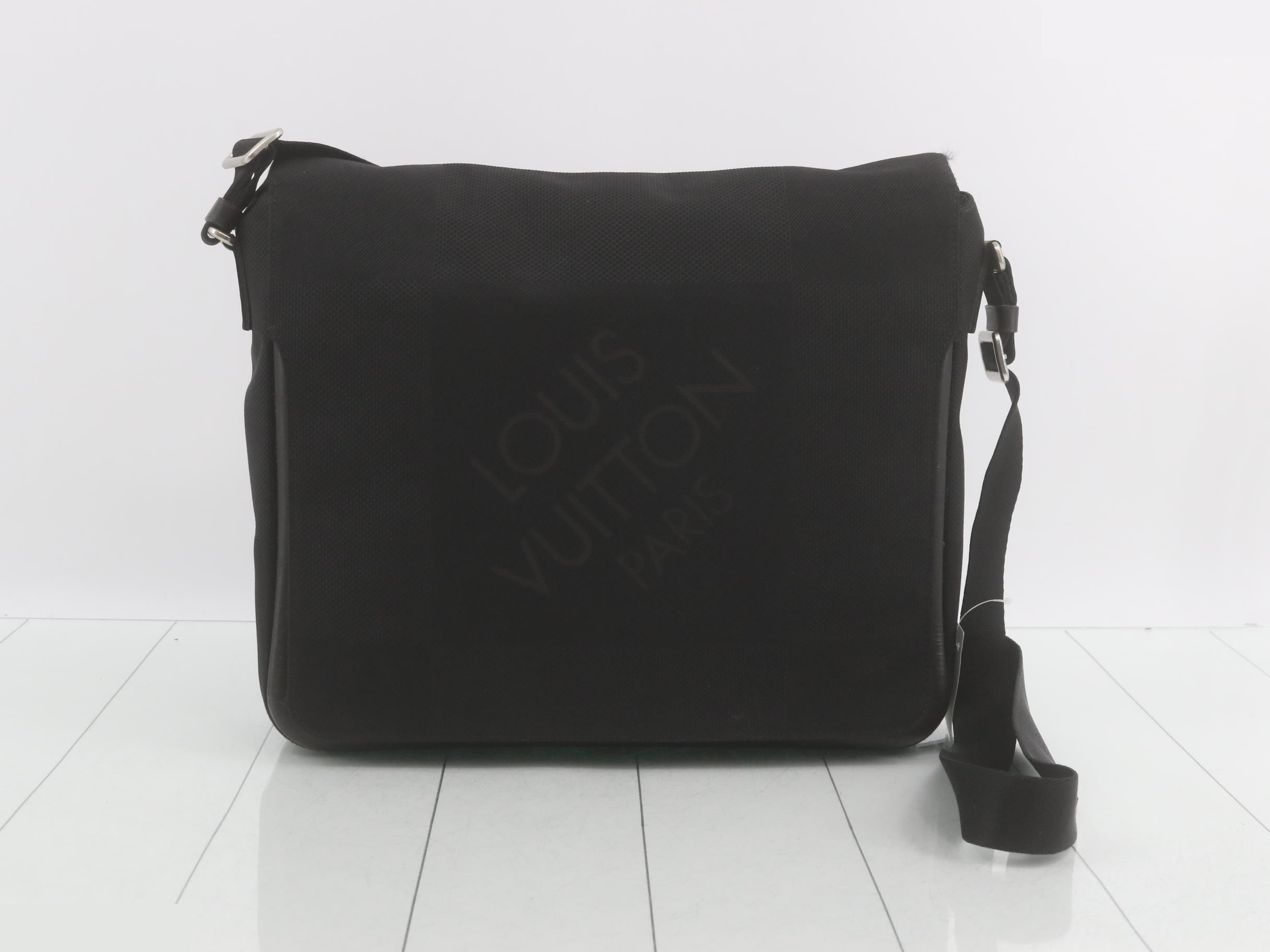 Damier Geant Shoulder Bag