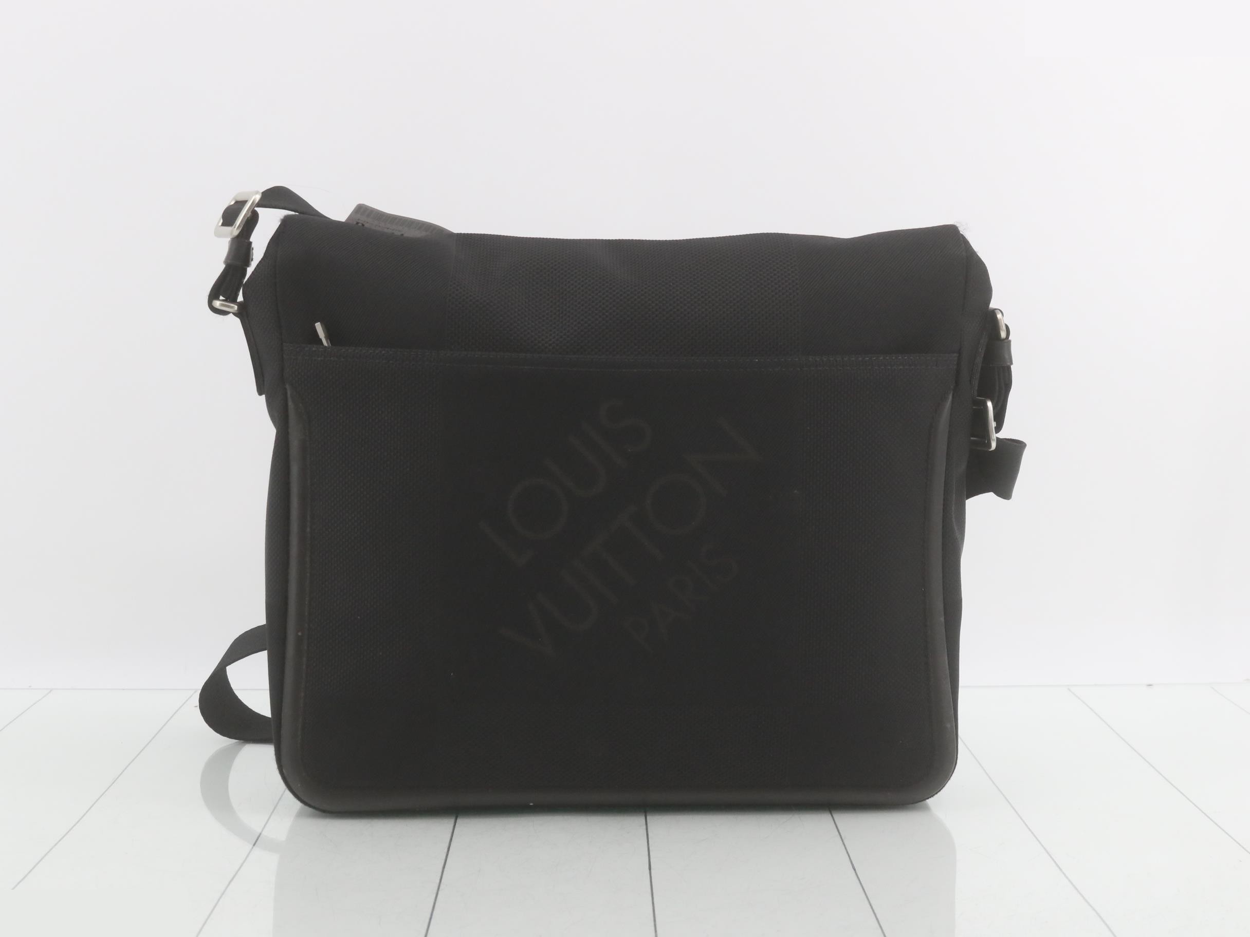 Damier Geant Shoulder Bag — view 2