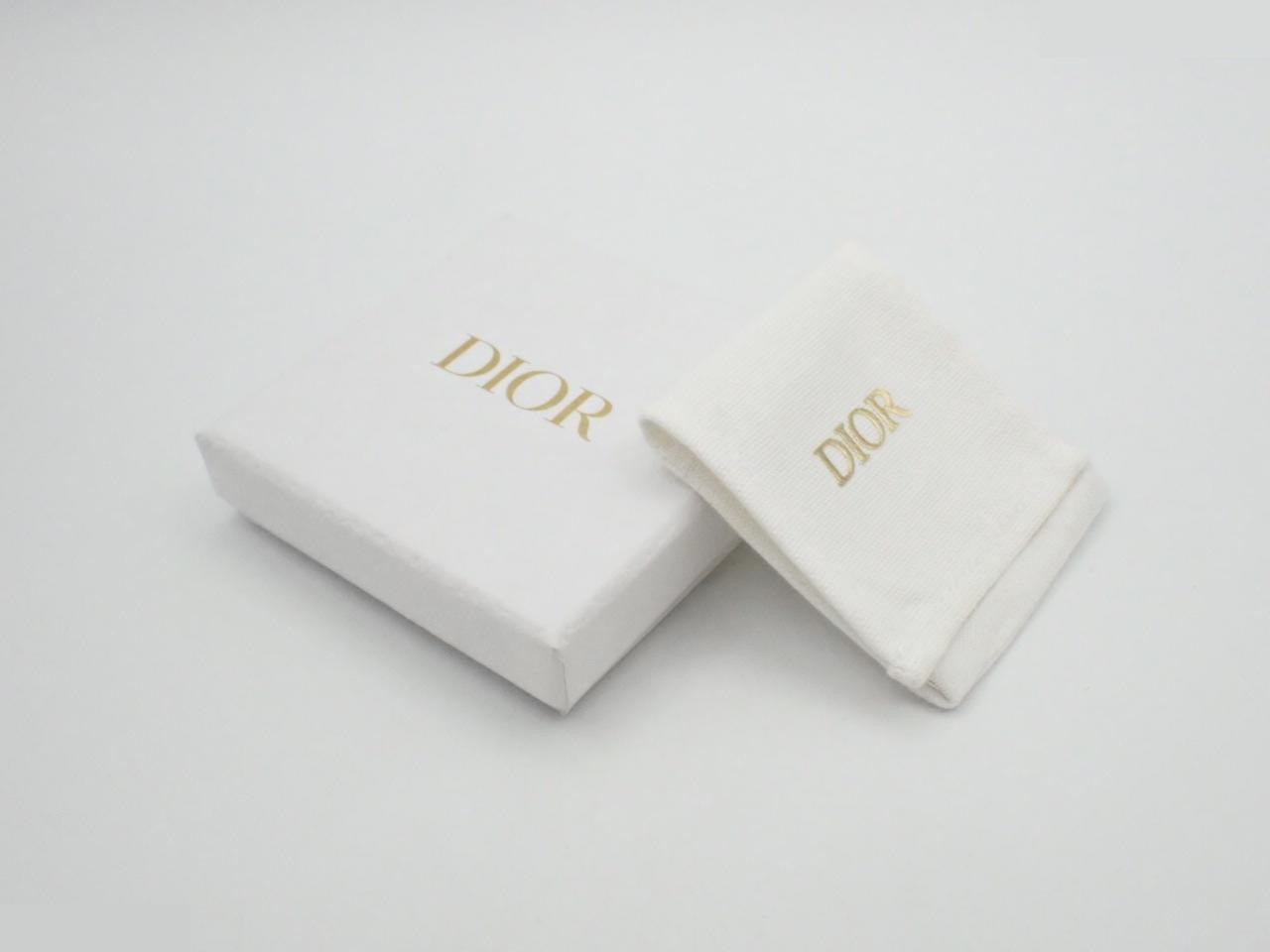 Gold earrings — view 4