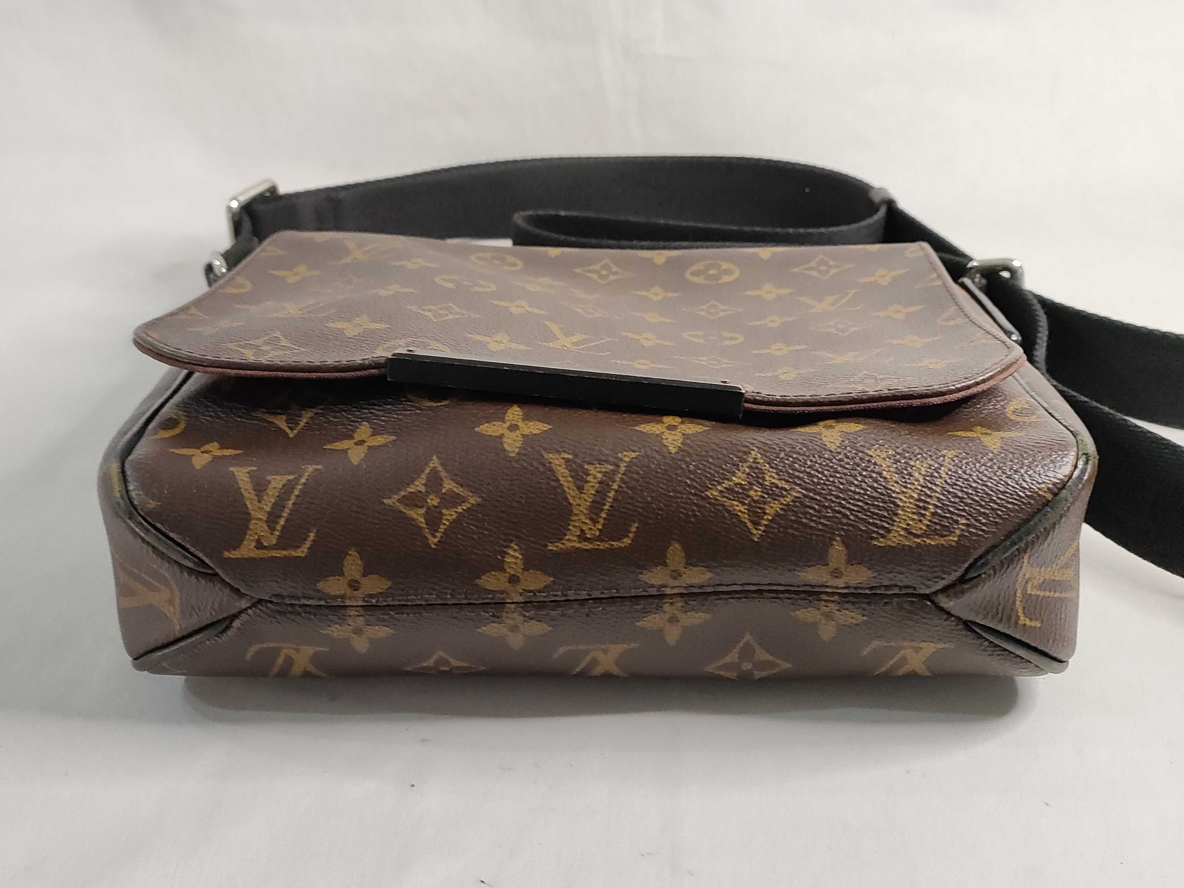 Monogram LV M40935 District PM Shoulder Bag — view 7