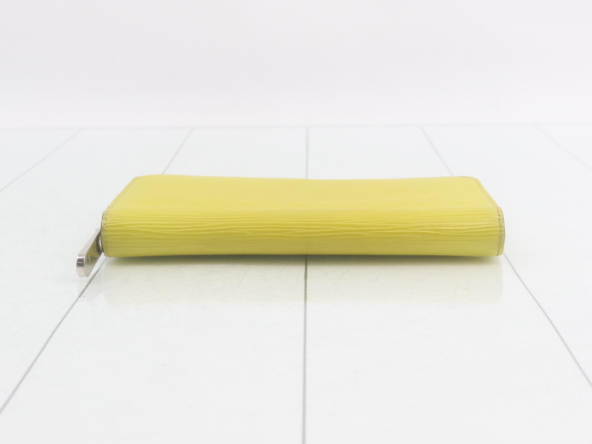 Epi Round Zipper Long Wallet — view 3