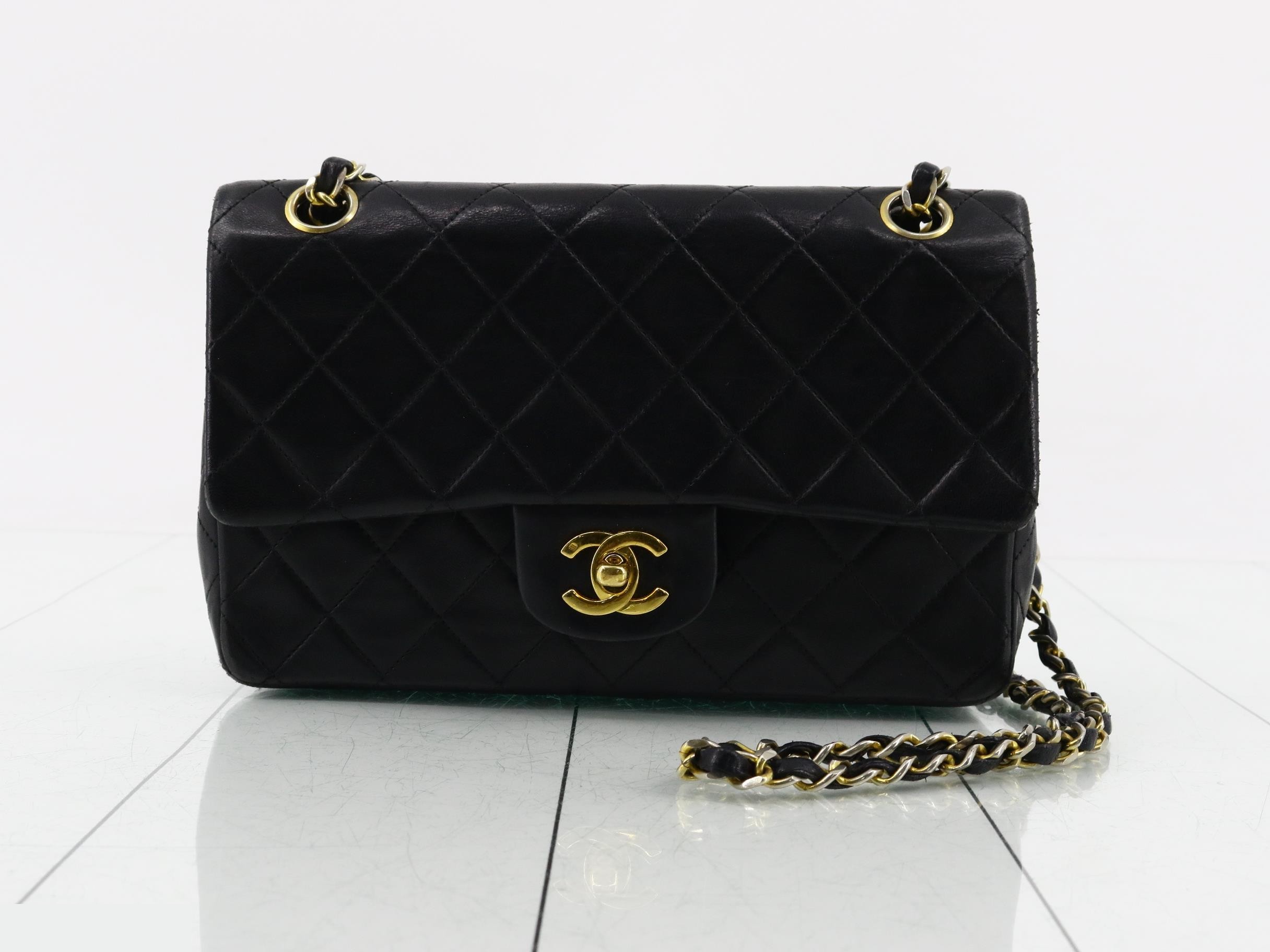 Matelassé Chain Shoulder Bag