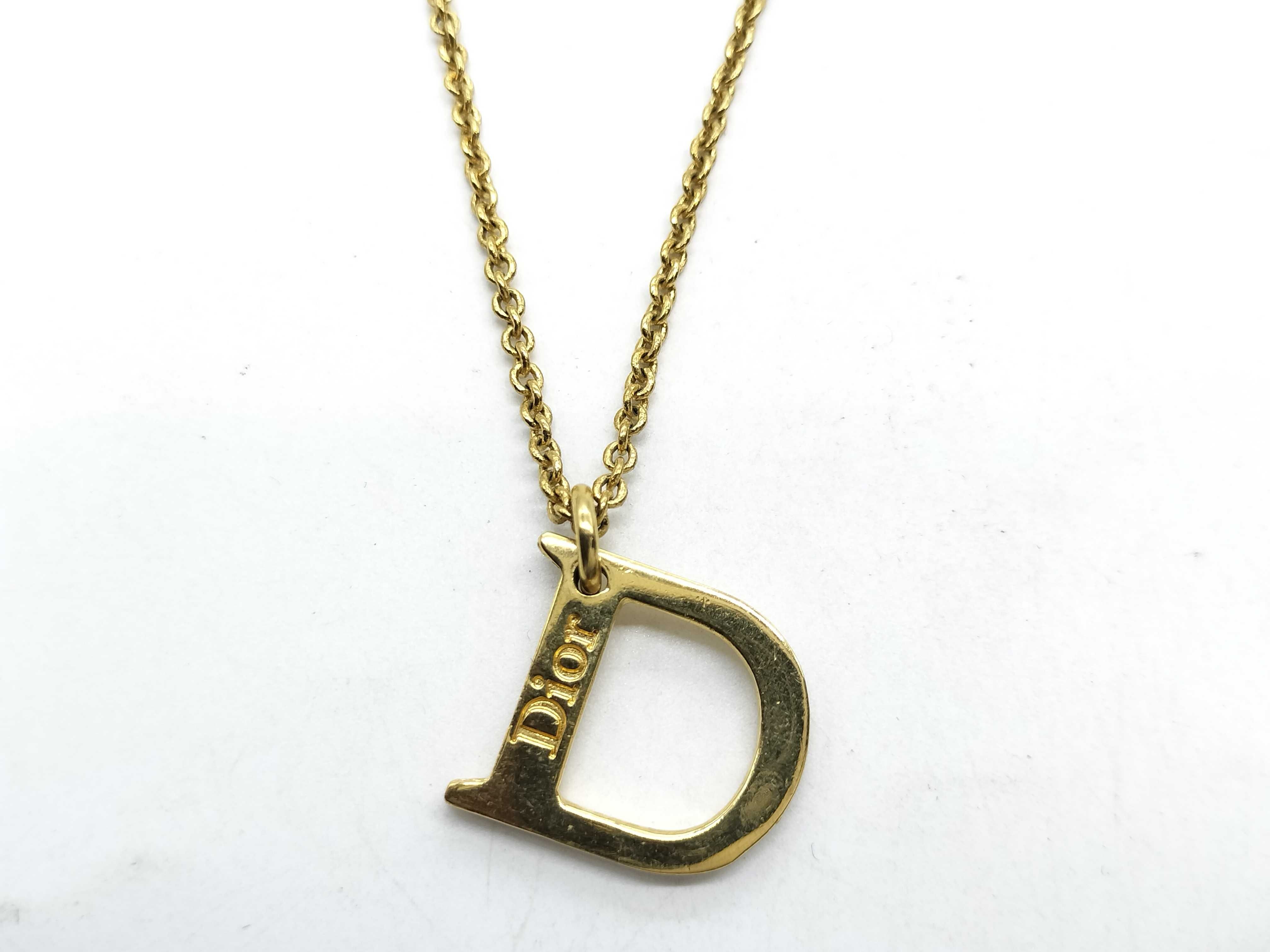 D logo gold necklace