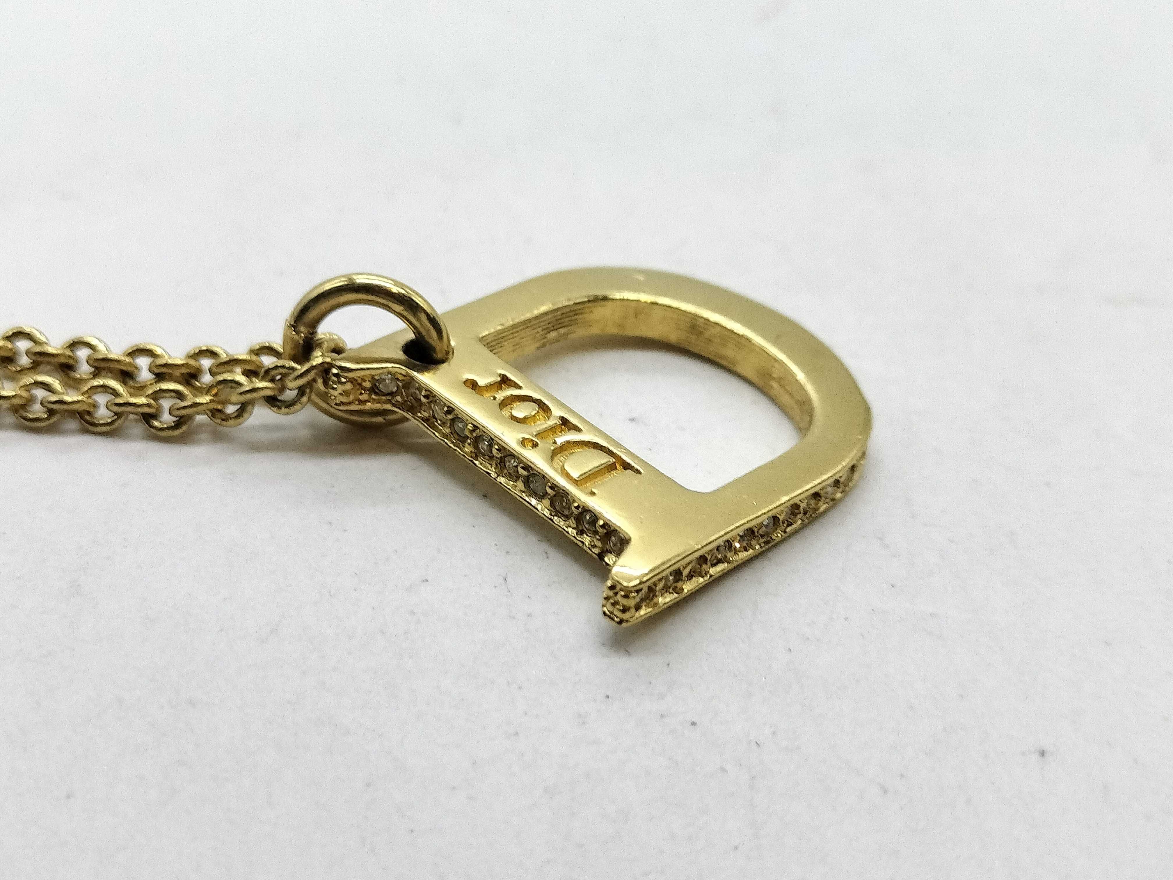 D logo gold necklace — view 4