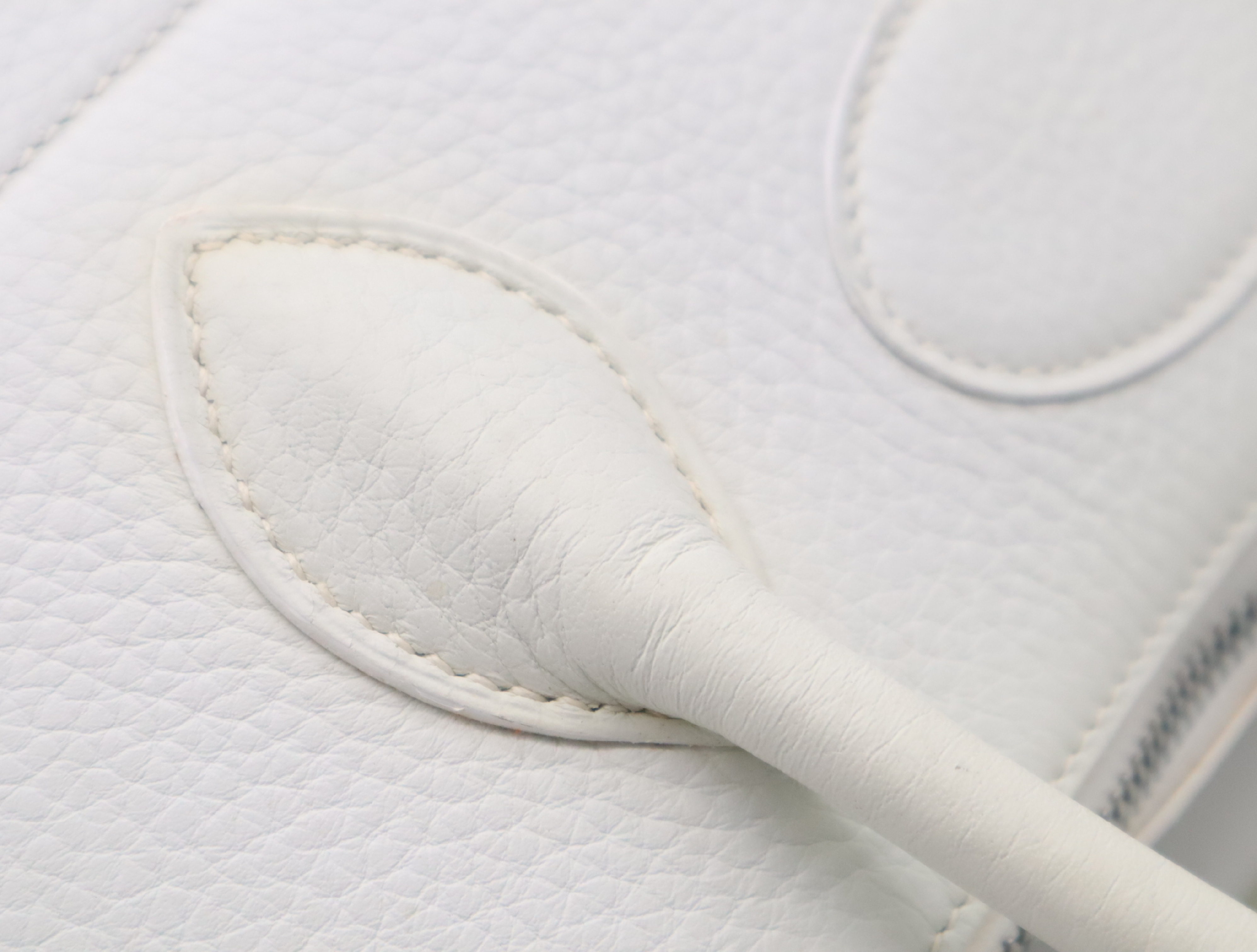 Leather Bolide 35 White Handbag with Shoulder Strap, Padlock, 2 Keys, Clochette, and Dust Bag — view 9