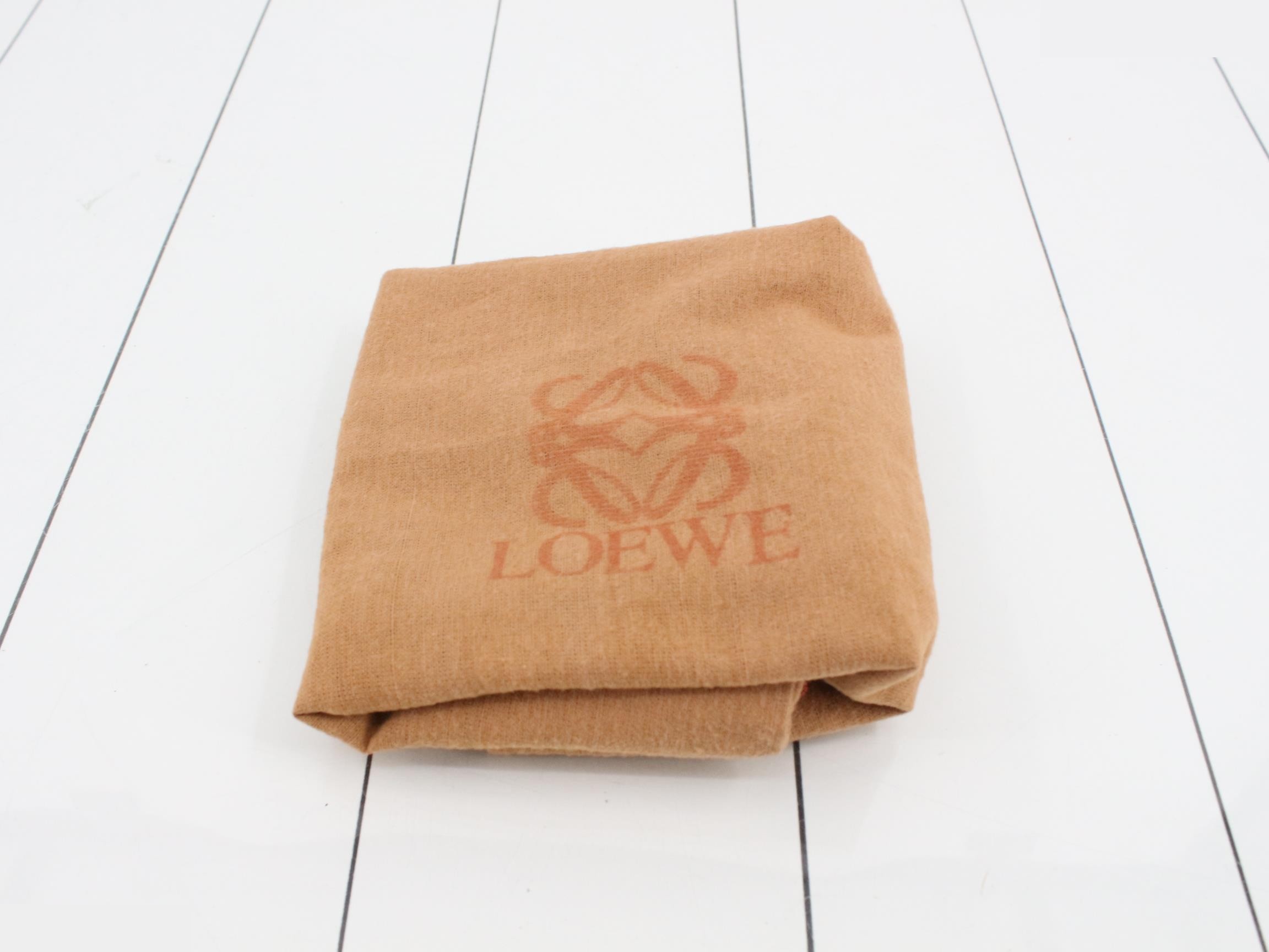 Anagram Leather Shoulder Bag — view 7