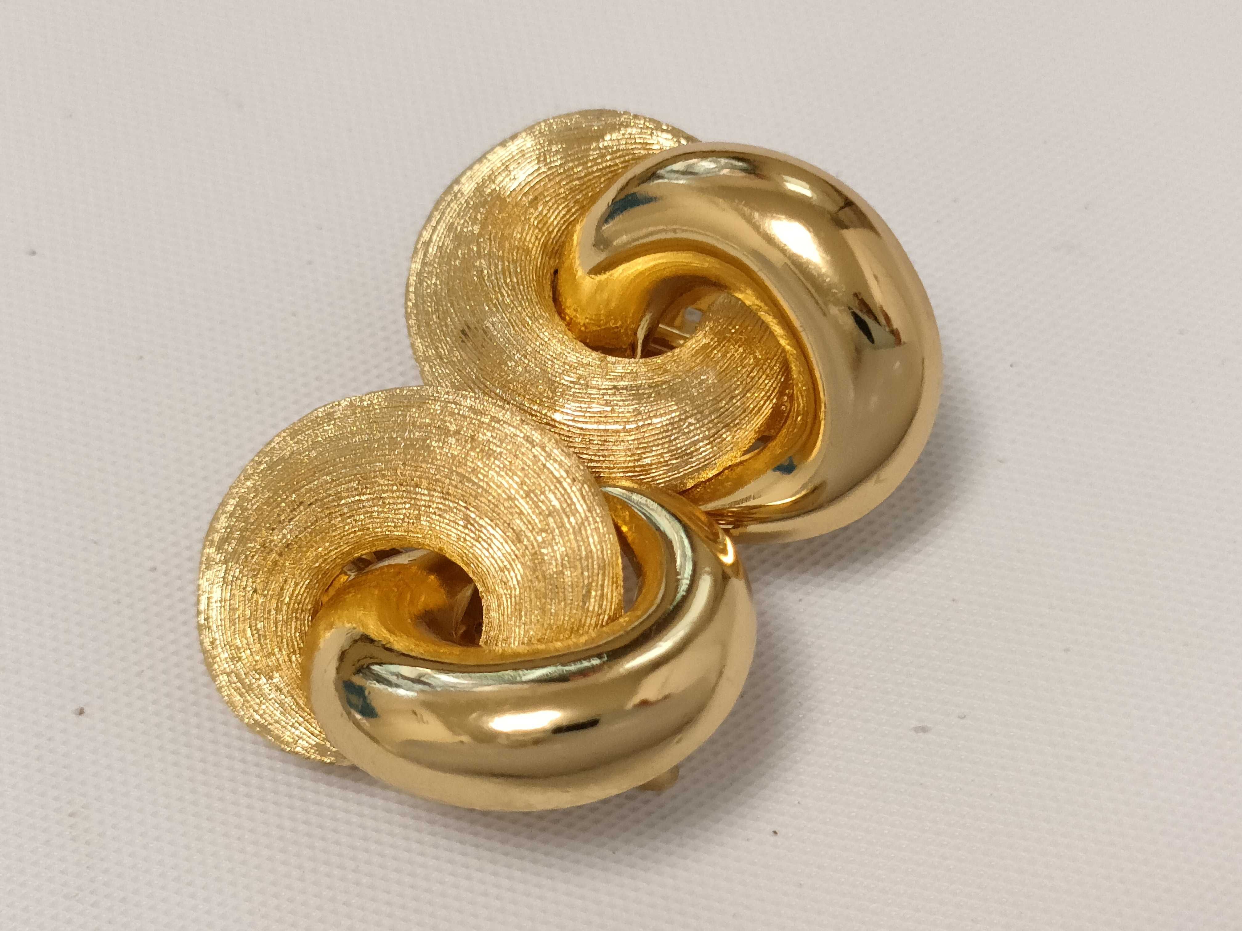 Christian Twist Design Gold Earrings — view 3