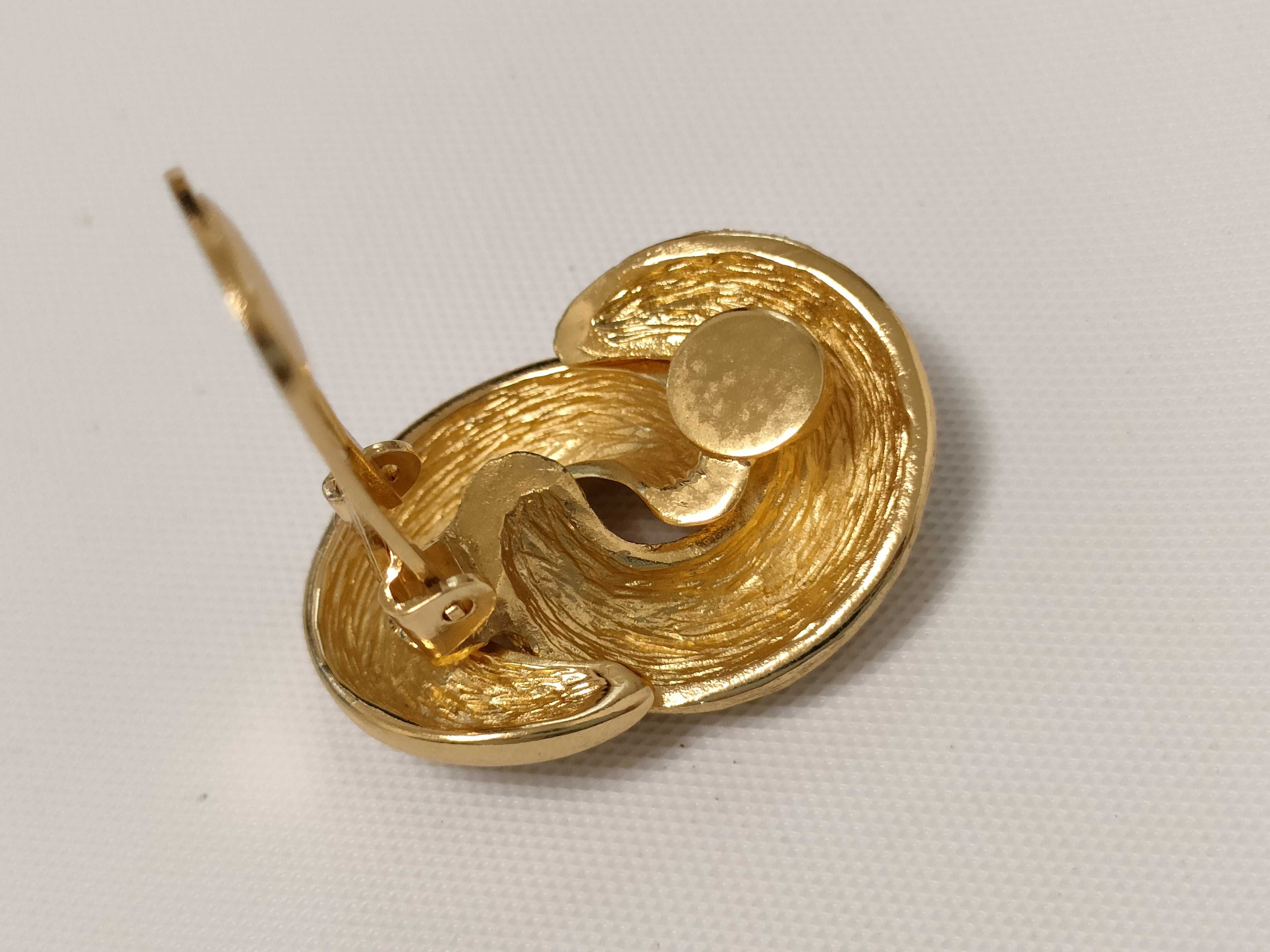 Christian Twist Design Gold Earrings — view 8