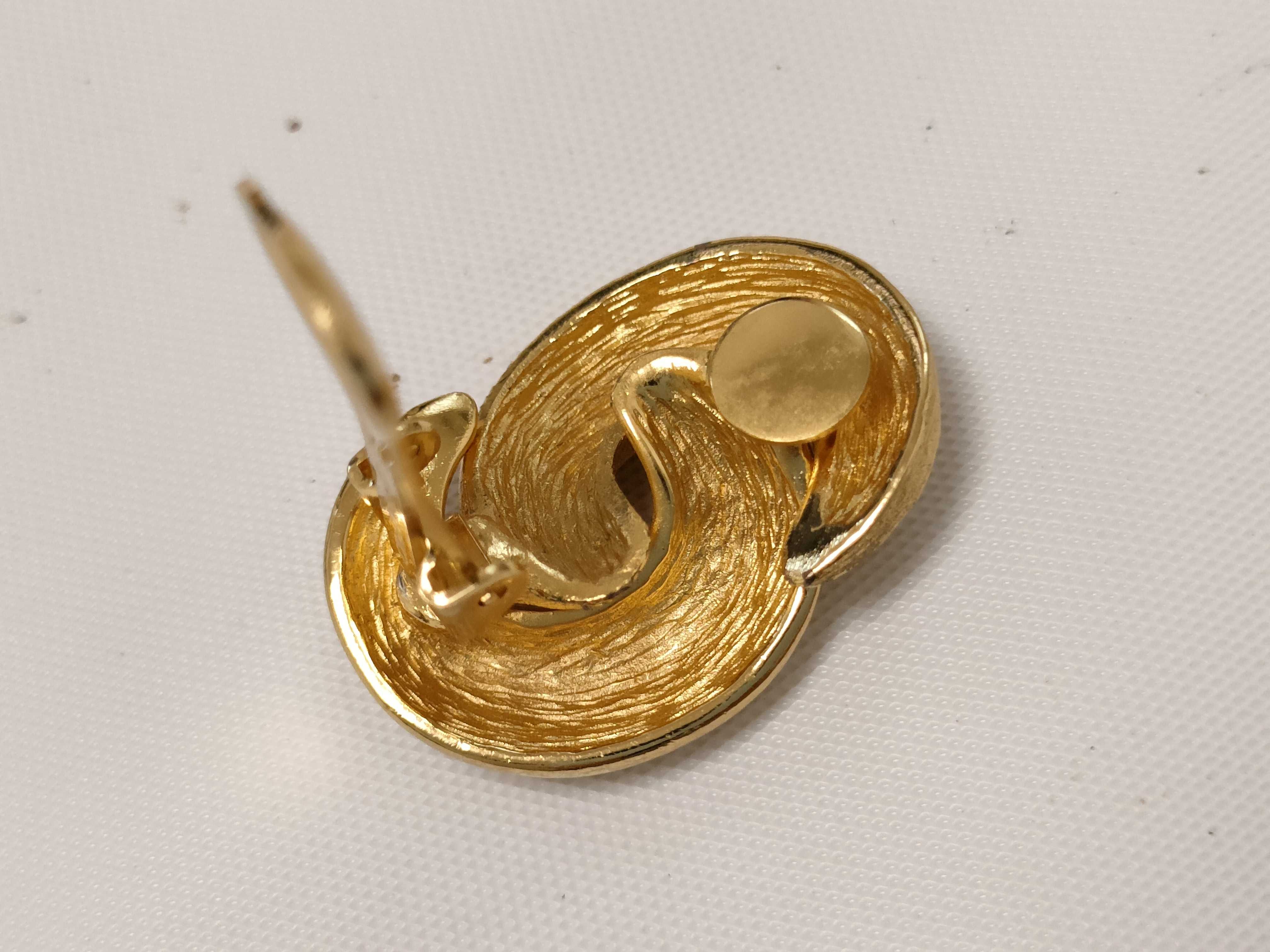 Christian Twist Design Gold Earrings — view 9