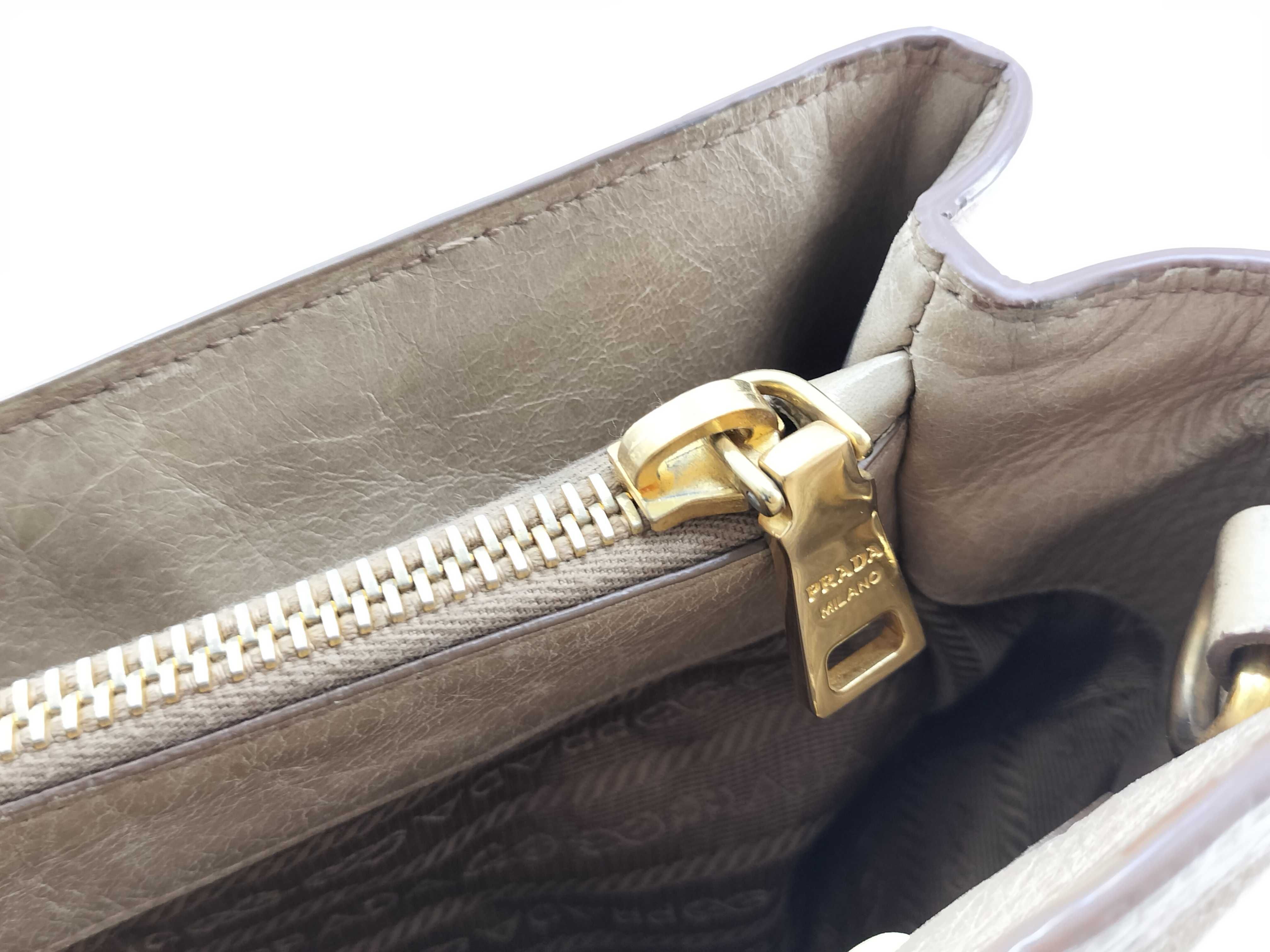 Vitello Daino Shine Tote Bag — view 11
