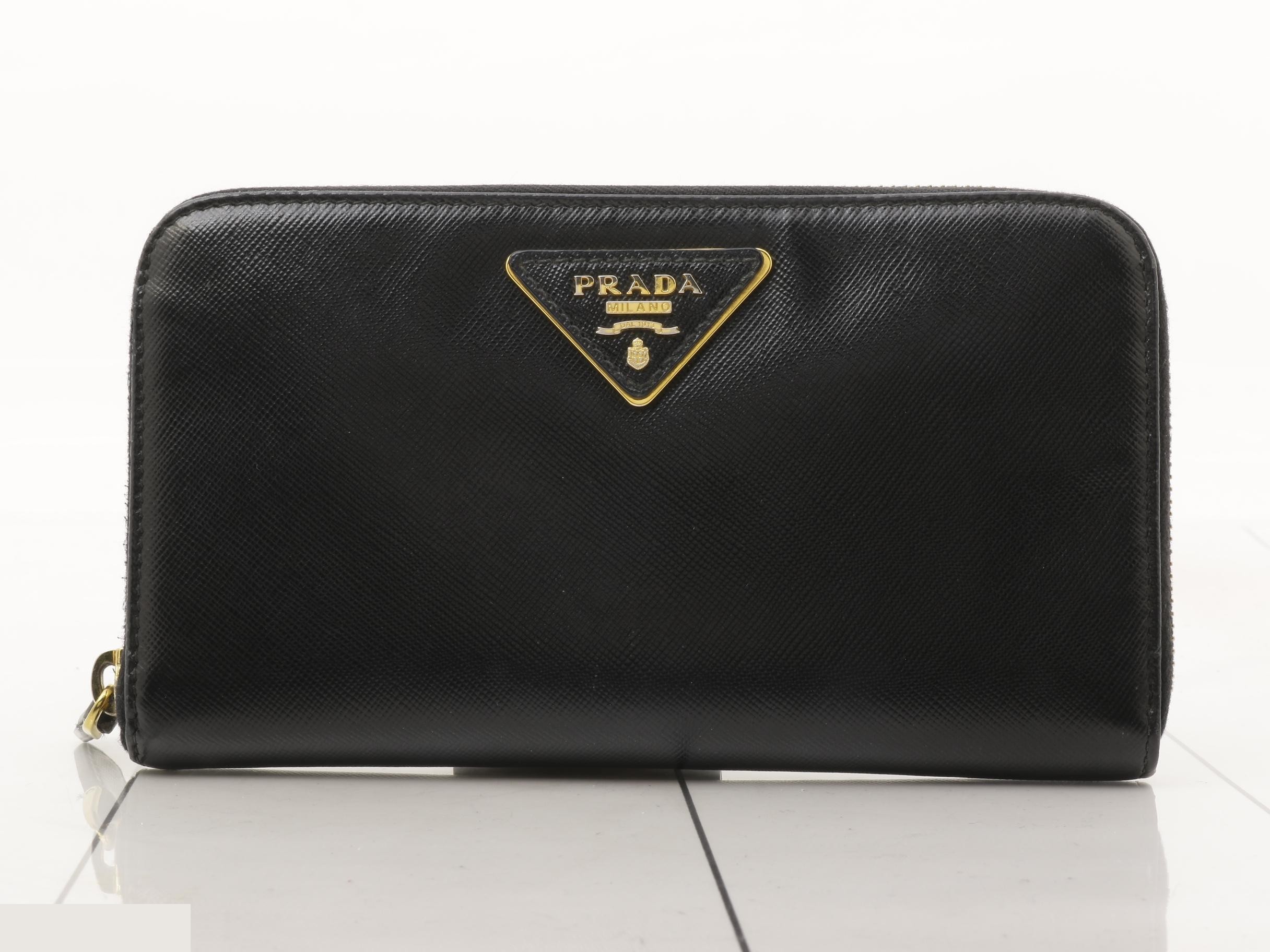 Saffiano Triangle Plate Round Zipper Long Wallet