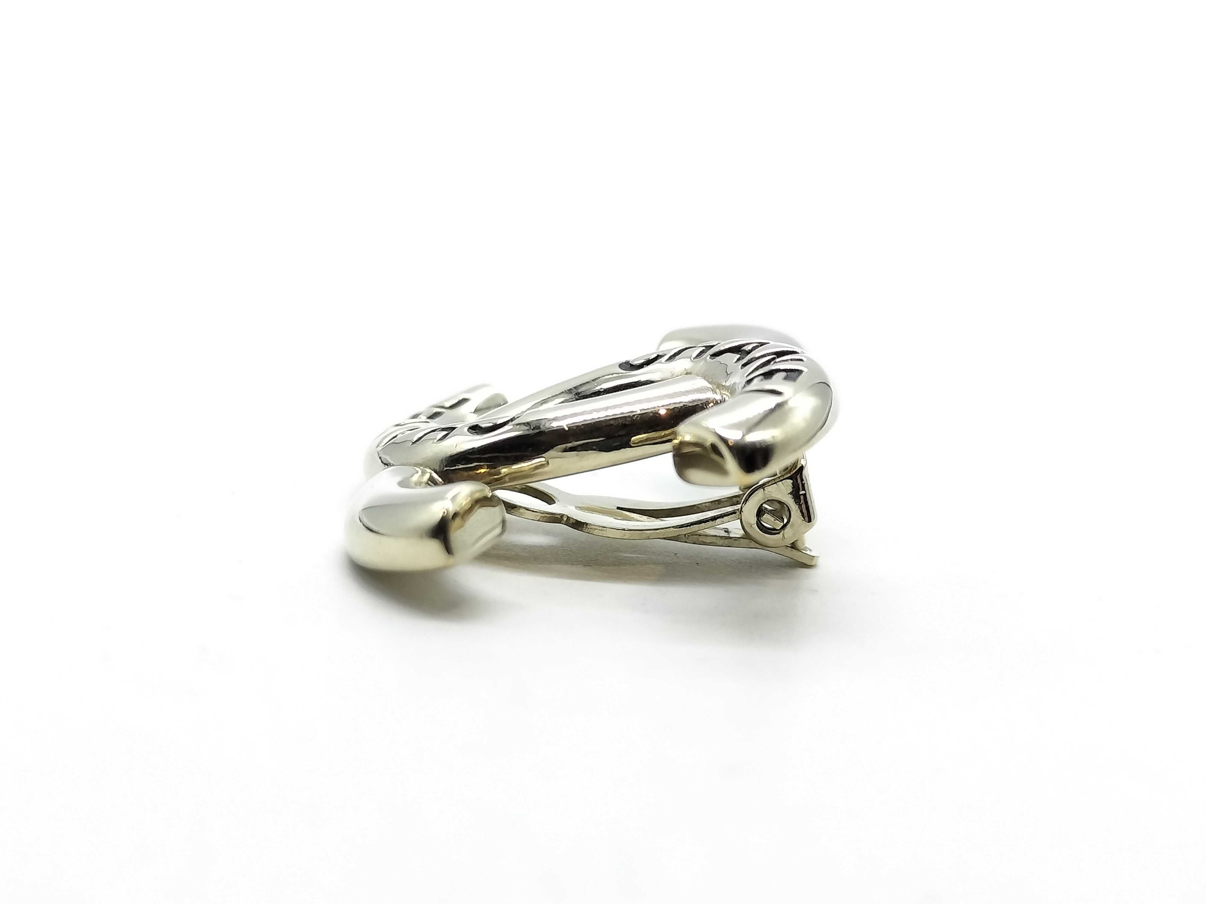 B25 Earrings — view 3