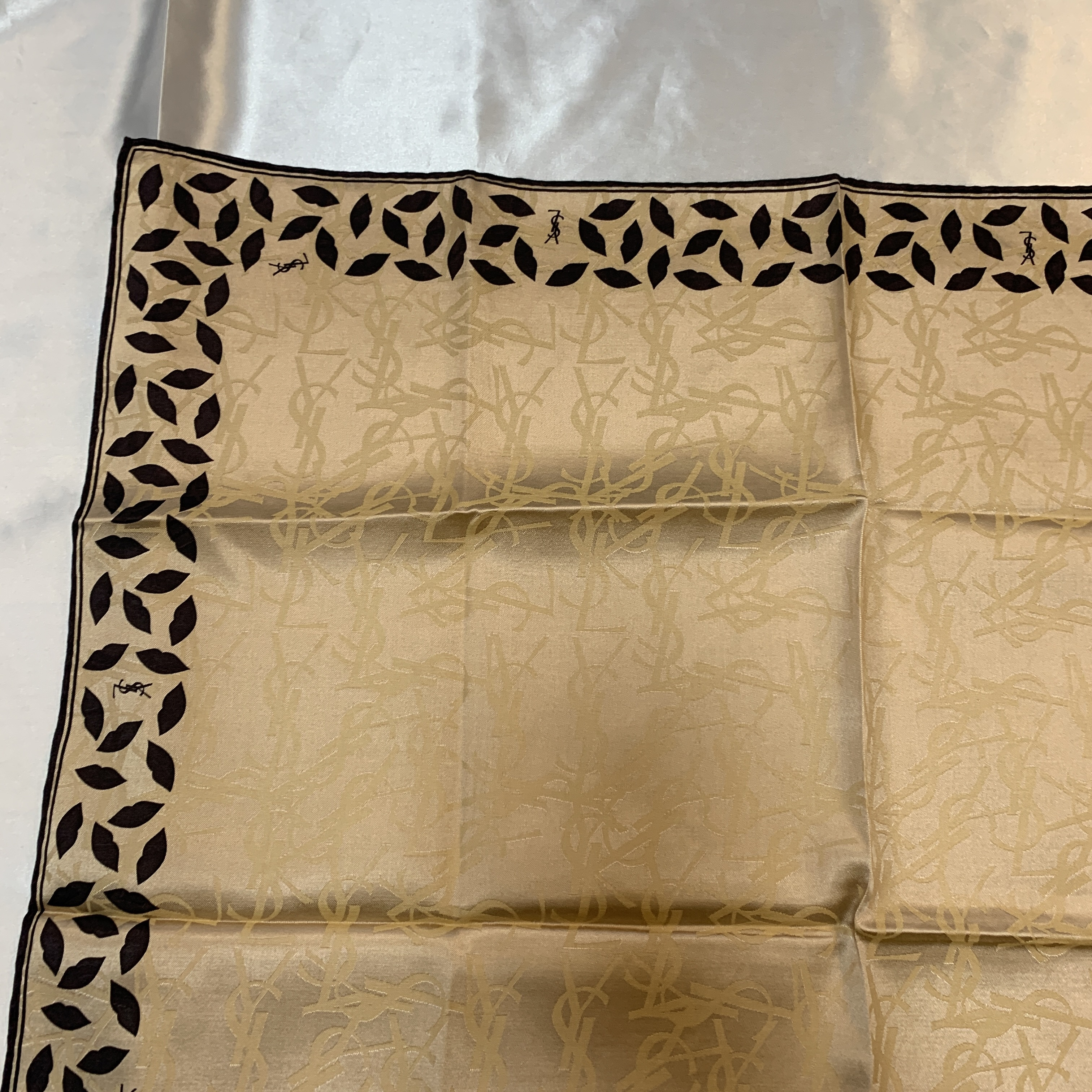 scarf, unused, with seals, and other accessories. — view 3