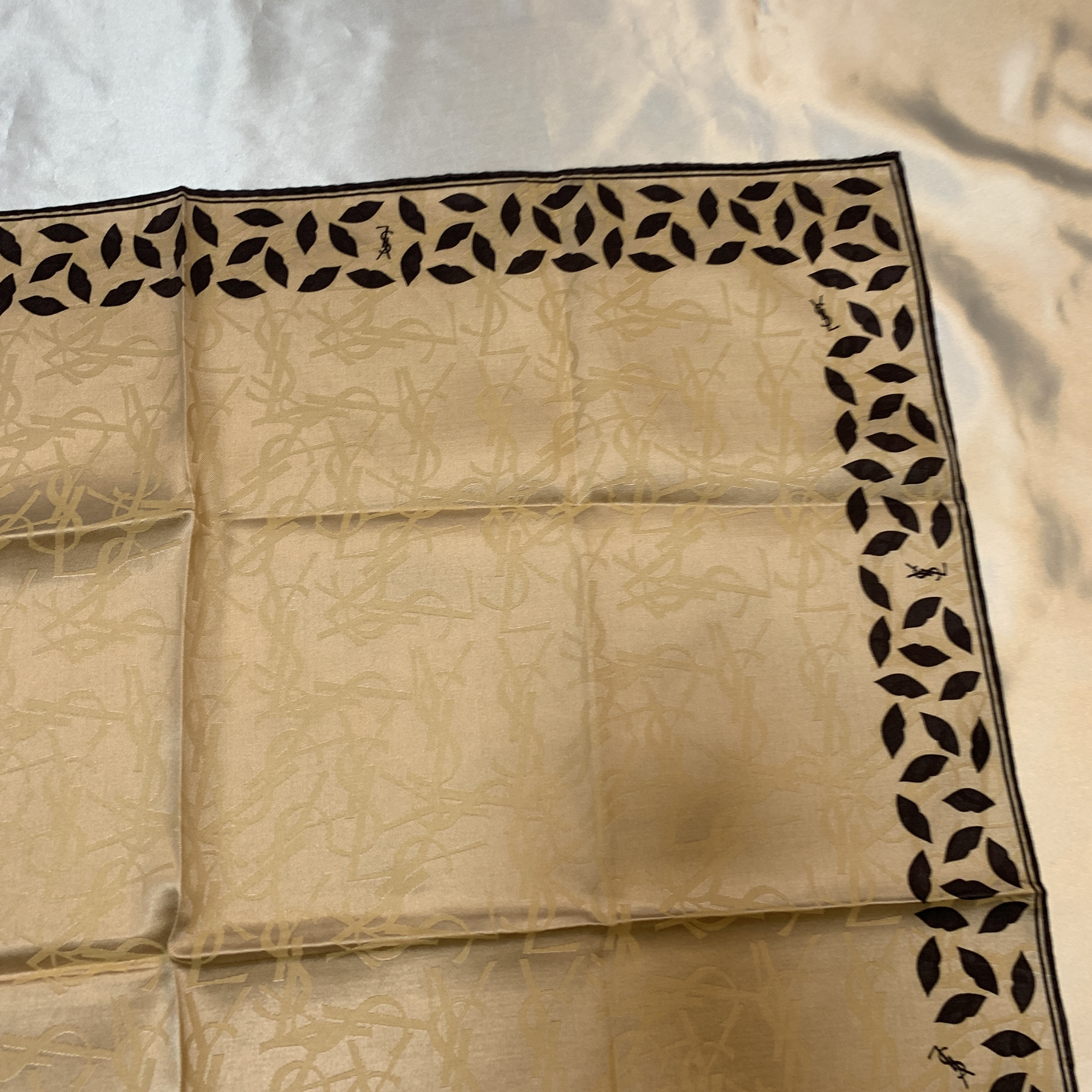scarf, unused, with seals, and other accessories. — view 4