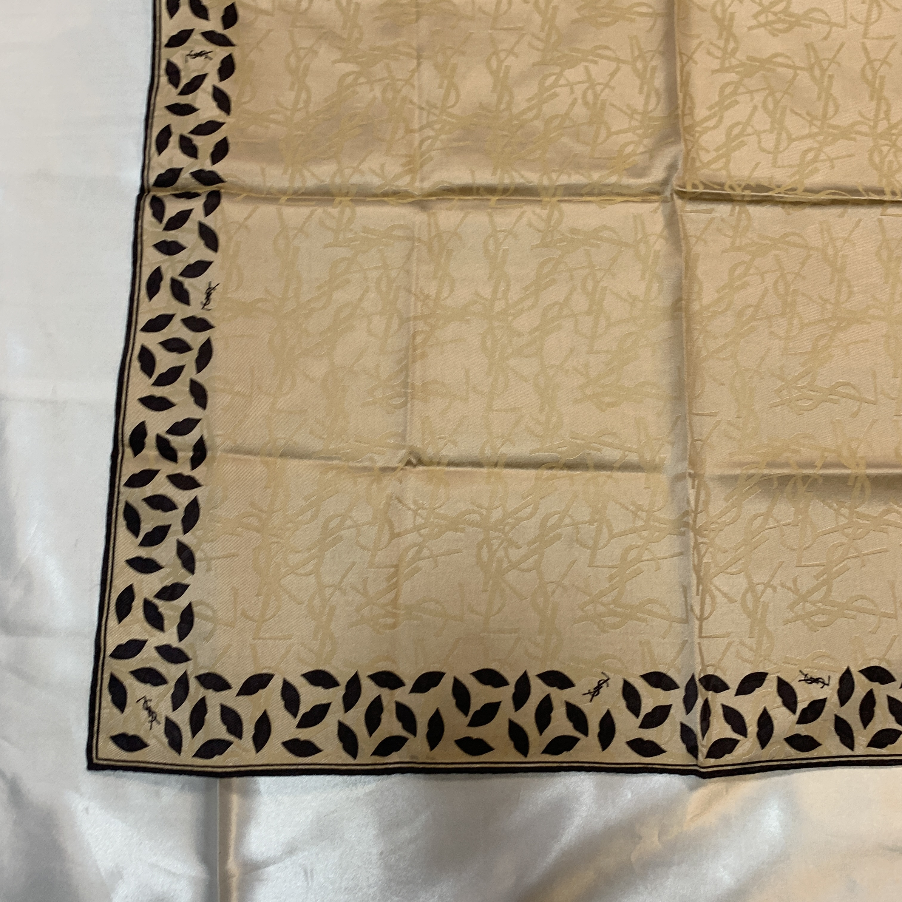 scarf, unused, with seals, and other accessories. — view 5