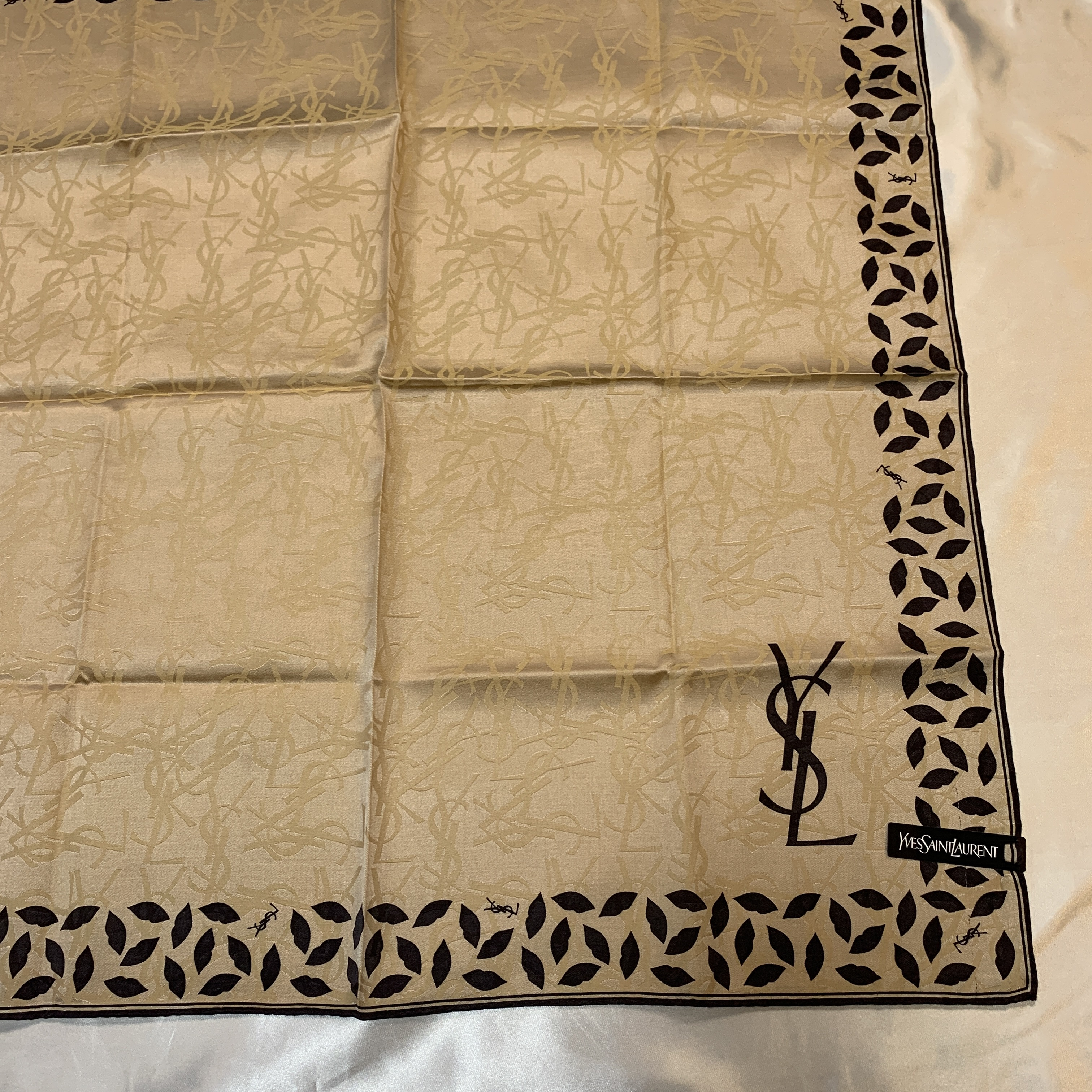 scarf, unused, with seals, and other accessories. — view 6