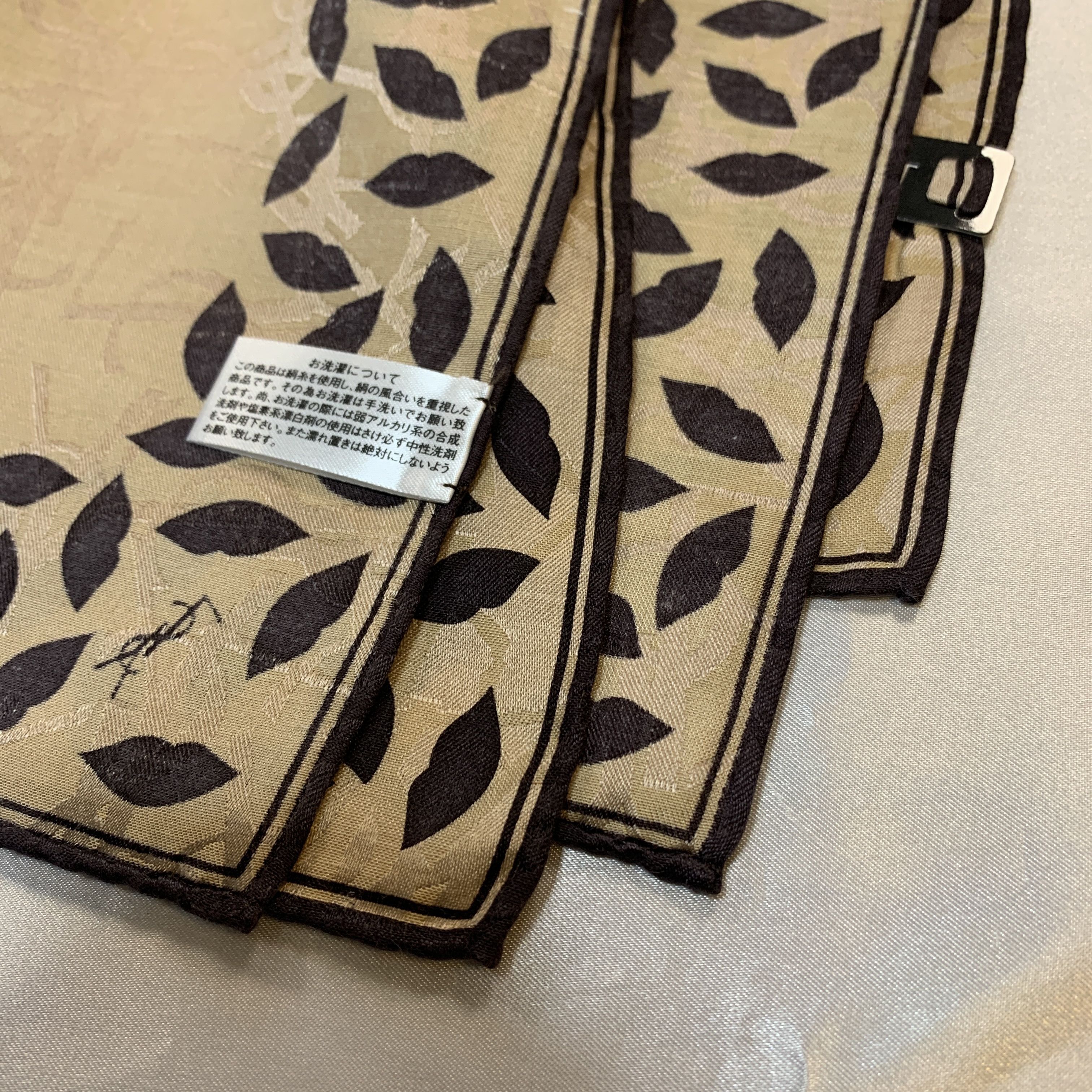 scarf, unused, with seals, and other accessories. — view 7