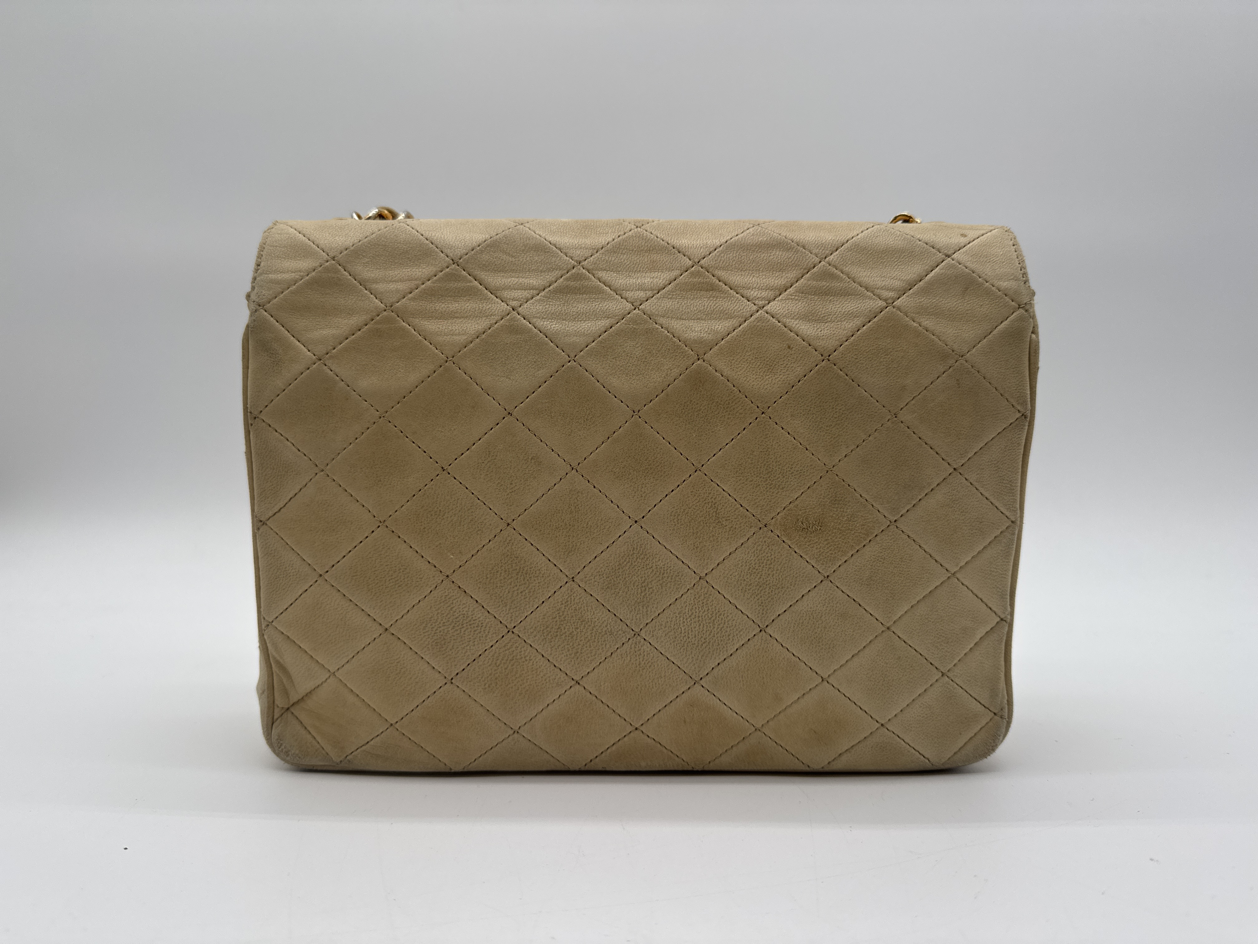 Matelassé Turnlock Beige Shoulder Bag — view 2